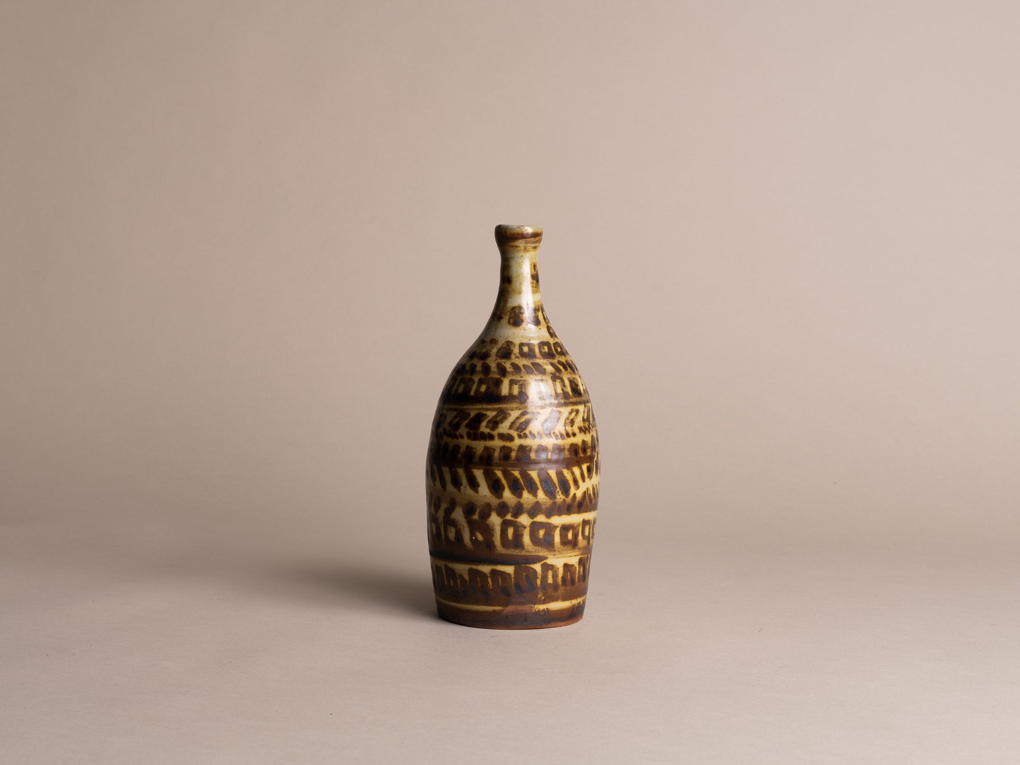 Vase africaniste de Jean-Claude Courjault, France (1962)..Africanist vase by Jean-Claude Courjault, France (1962)