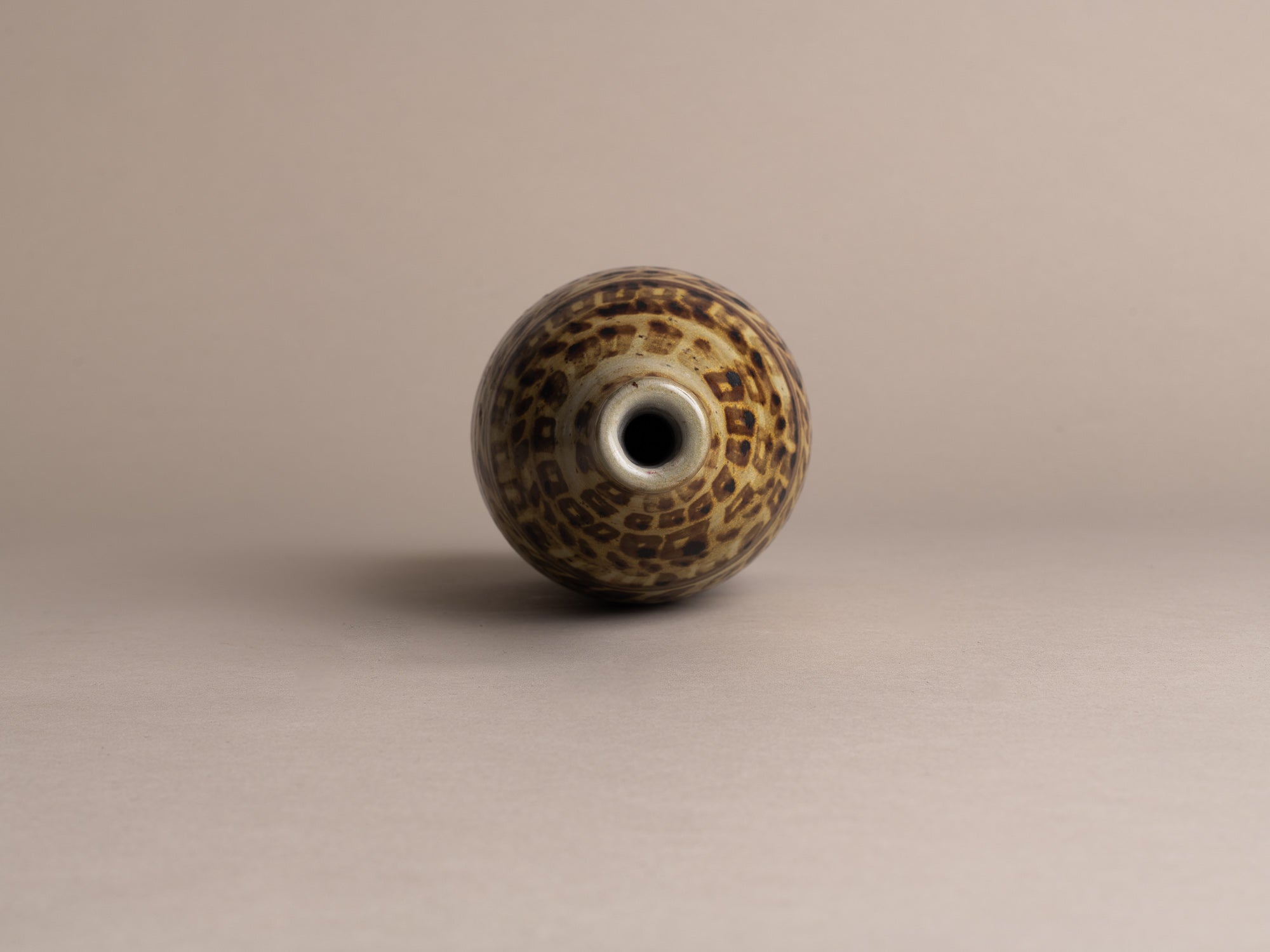 Vase africaniste de Jean-Claude Courjault, France (1962)..Africanist vase by Jean-Claude Courjault, France (1962)