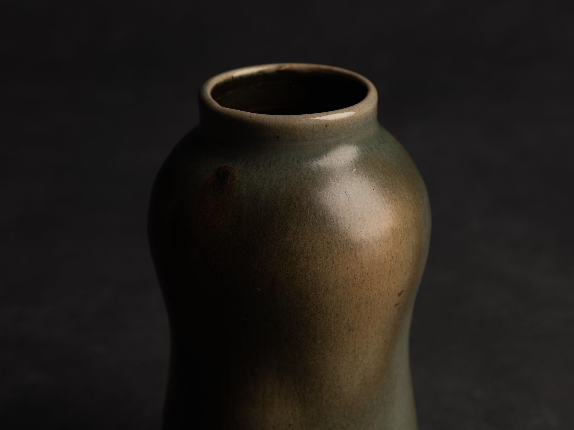 Vase bilobé en grès "fourrure de lièvre" de Jean Pointu, Atelier Pointu, France (vers 1906-10)..School of Carriès stoneware gourd-shaped vase by Jean Pointu, Atelier Pointu, France (circa 1906-10)