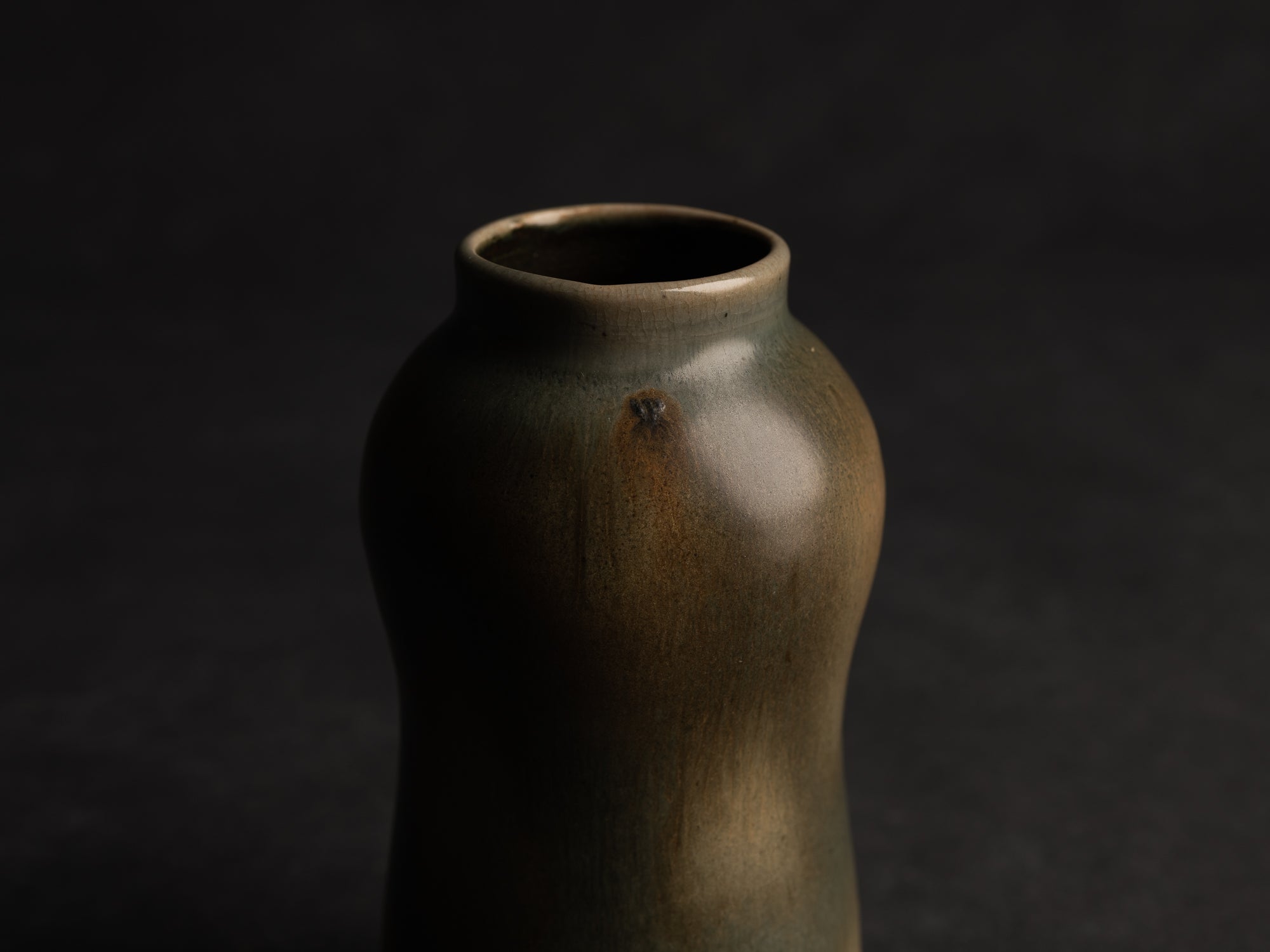 Vase bilobé en grès "fourrure de lièvre" de Jean Pointu, Atelier Pointu, France (vers 1906-10)..School of Carriès stoneware gourd-shaped vase by Jean Pointu, Atelier Pointu, France (circa 1906-10)