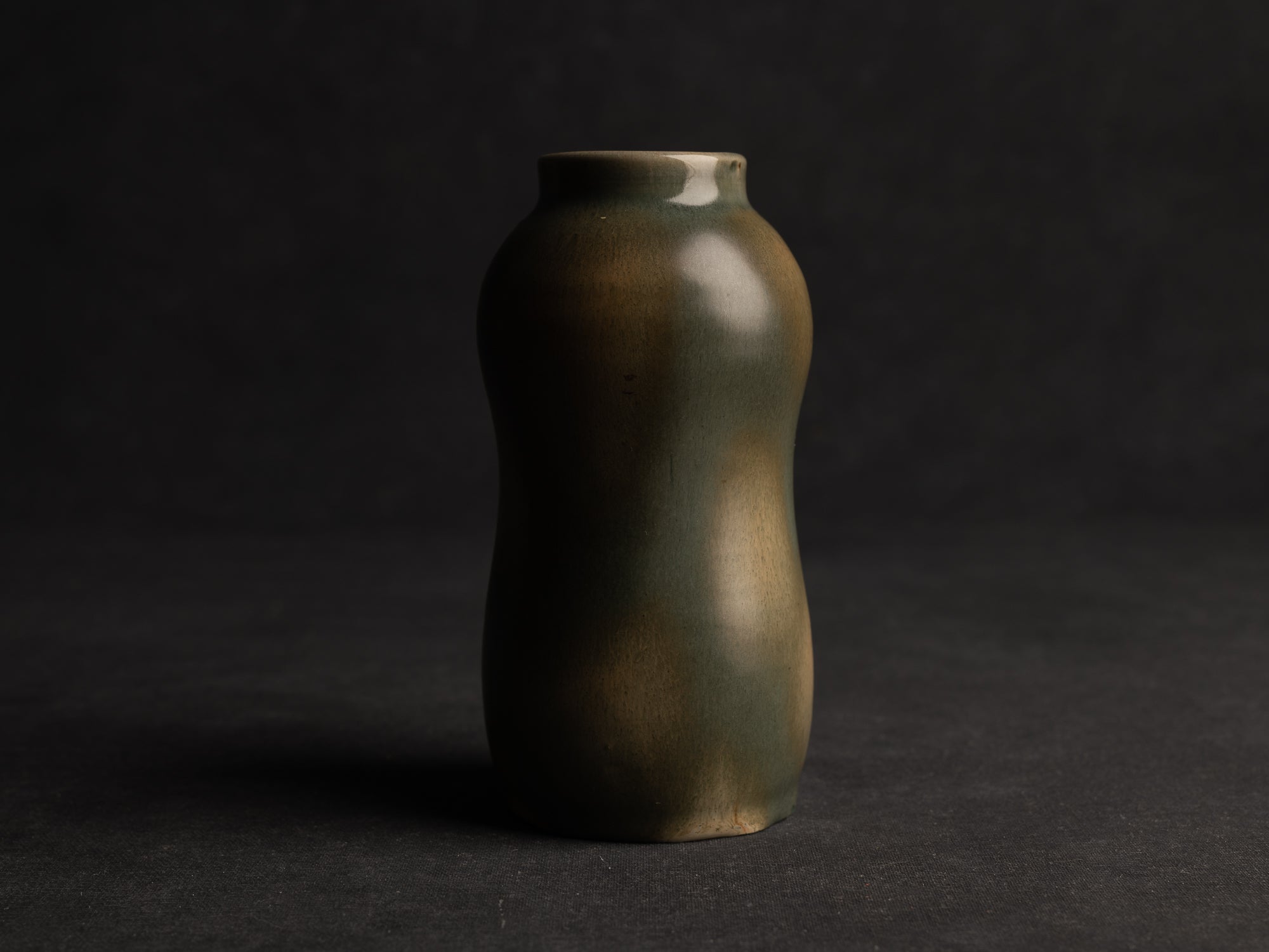 Vase bilobé en grès "fourrure de lièvre" de Jean Pointu, Atelier Pointu, France (vers 1906-10)..School of Carriès stoneware gourd-shaped vase by Jean Pointu, Atelier Pointu, France (circa 1906-10)