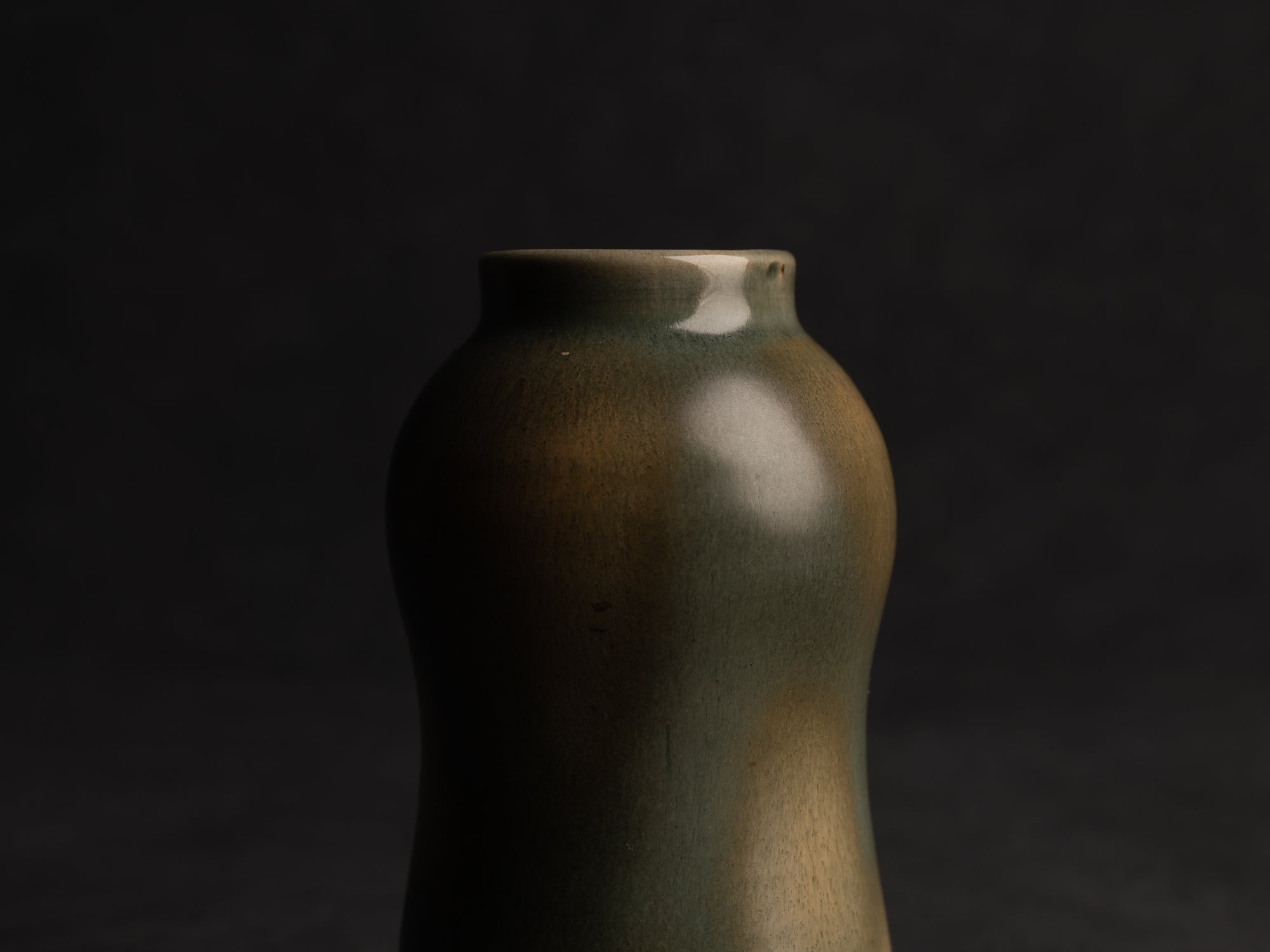 Vase bilobé en grès "fourrure de lièvre" de Jean Pointu, Atelier Pointu, France (vers 1906-10)..School of Carriès stoneware gourd-shaped vase by Jean Pointu, Atelier Pointu, France (circa 1906-10)