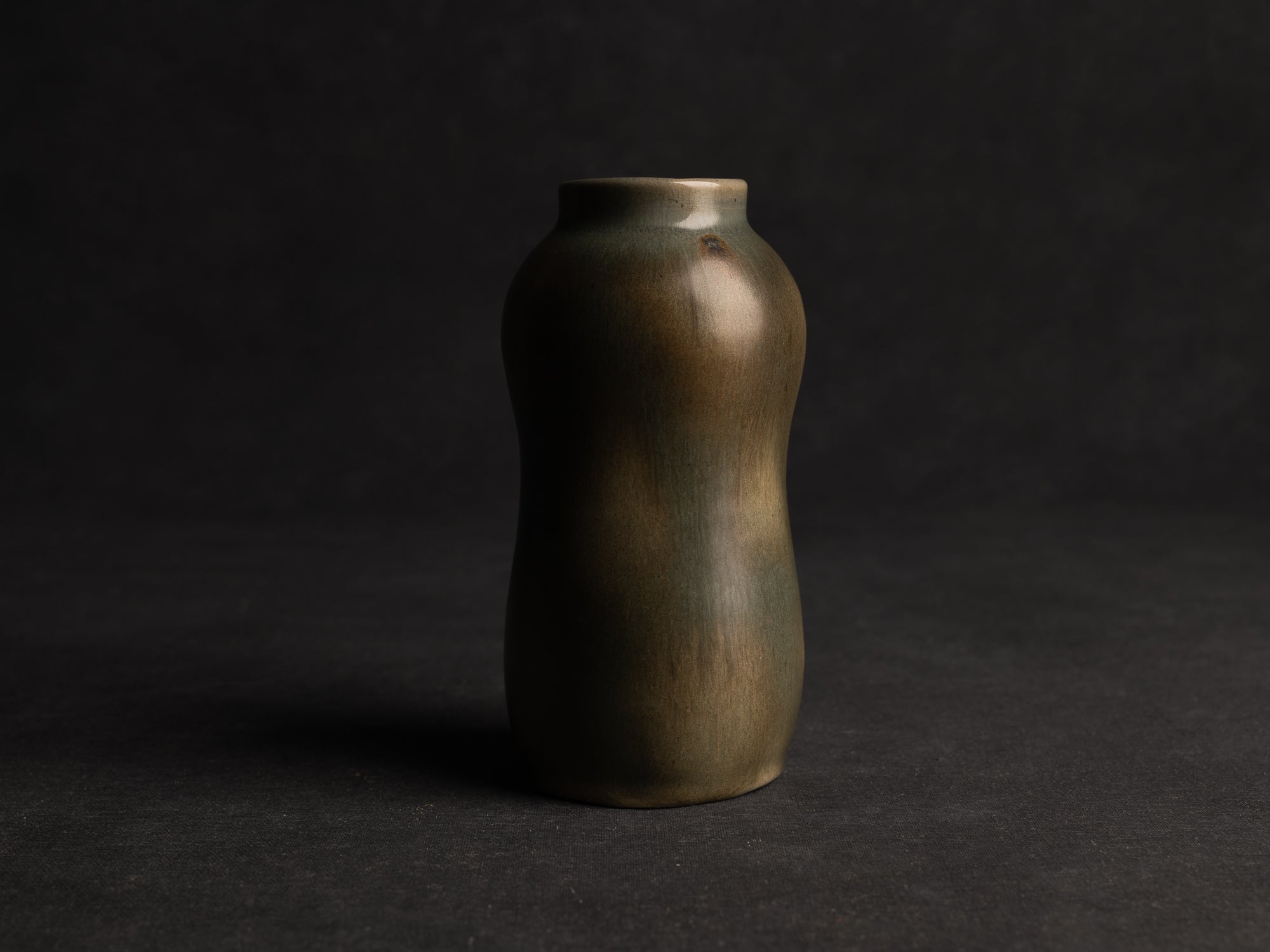 Vase bilobé en grès "fourrure de lièvre" de Jean Pointu, Atelier Pointu, France (vers 1906-10)..School of Carriès stoneware gourd-shaped vase by Jean Pointu, Atelier Pointu, France (circa 1906-10)