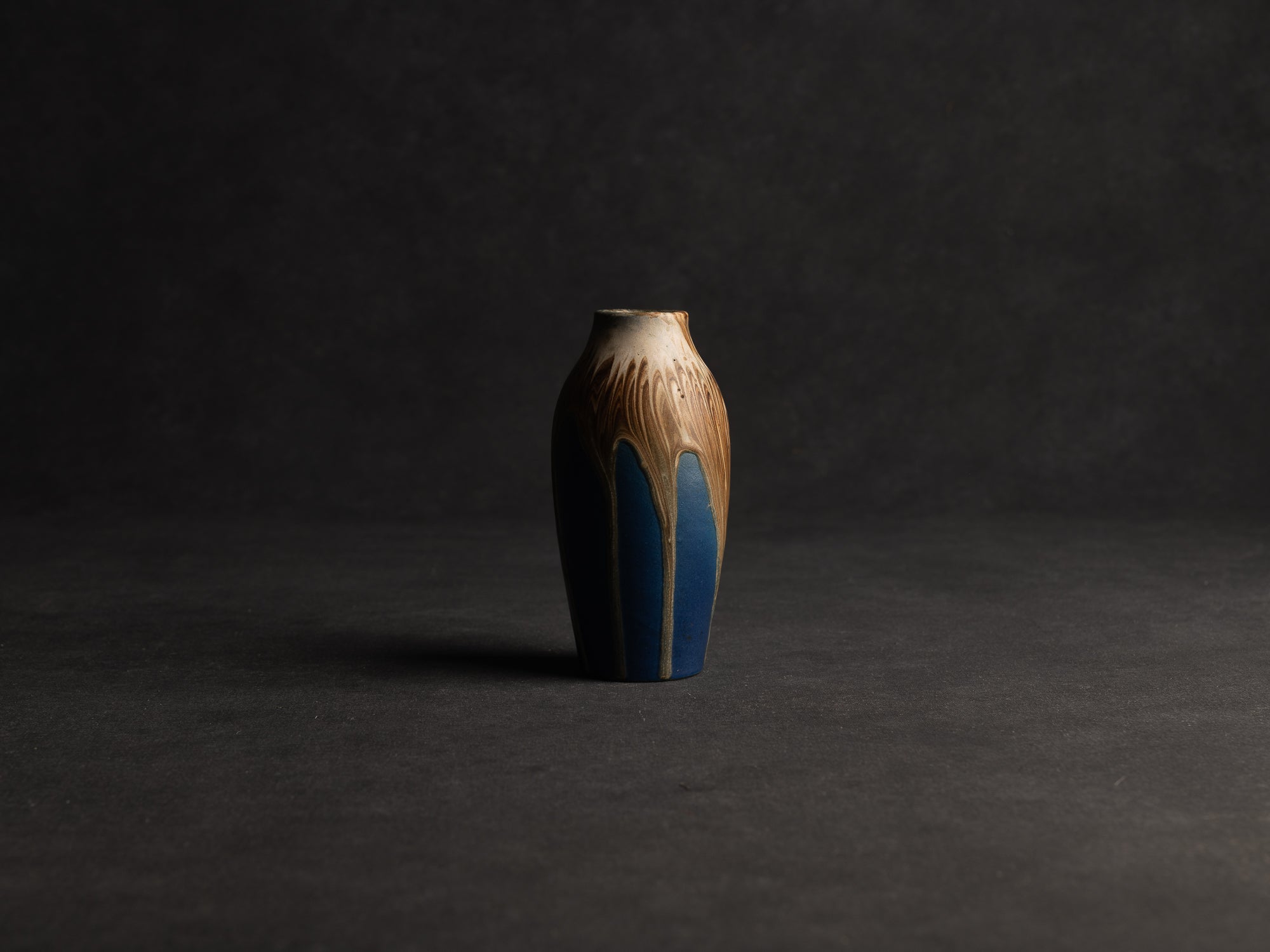 Vase balustre fuselé en grès de Jean Pointu, Atelier Pointu, France (vers 1906-10)..School of Carriès stoneware vase by Jean Pointu, Atelier Pointu, France (circa 1906-10)
