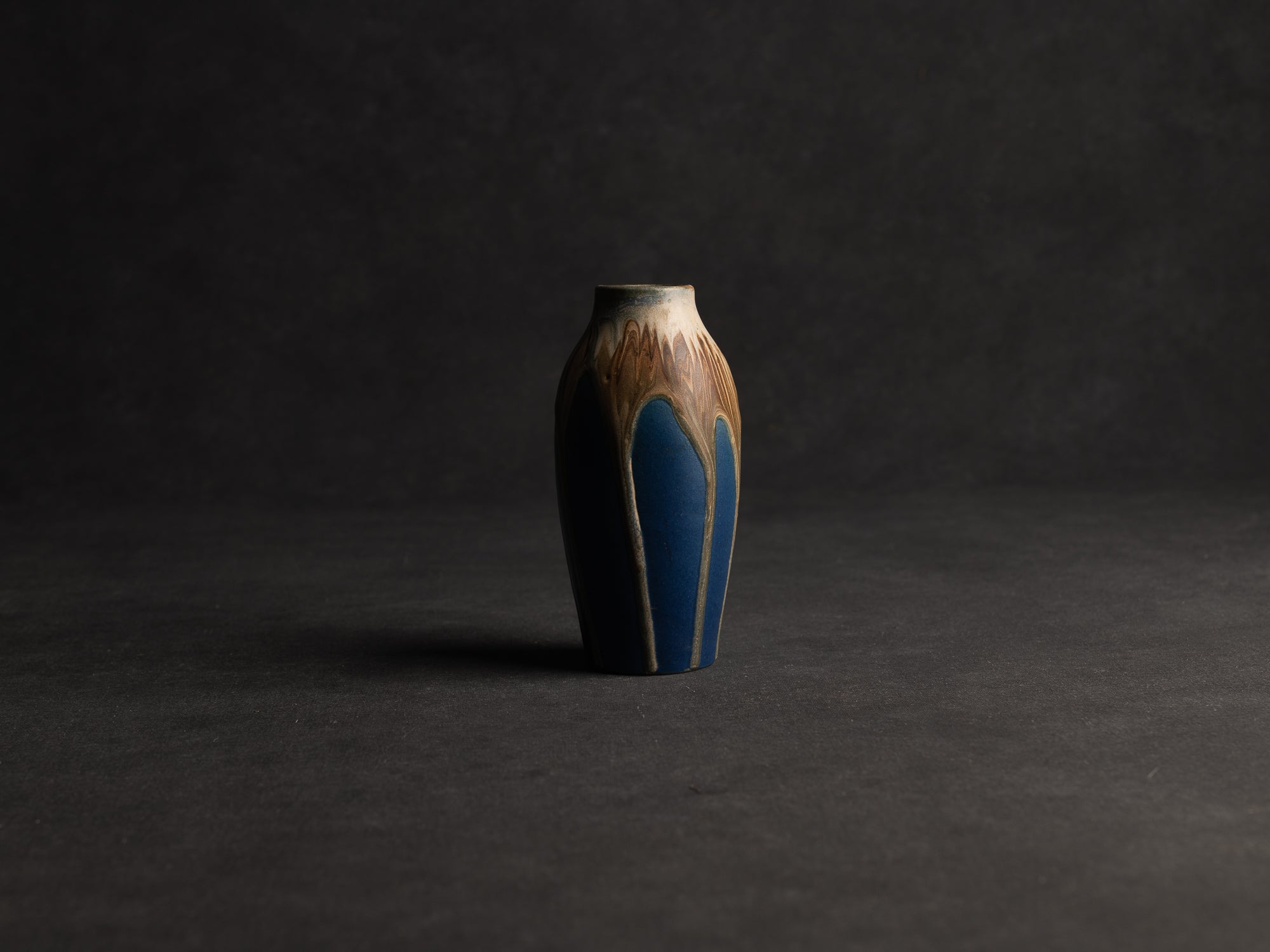 Vase balustre fuselé en grès de Jean Pointu, Atelier Pointu, France (vers 1906-10)..School of Carriès stoneware vase by Jean Pointu, Atelier Pointu, France (circa 1906-10)