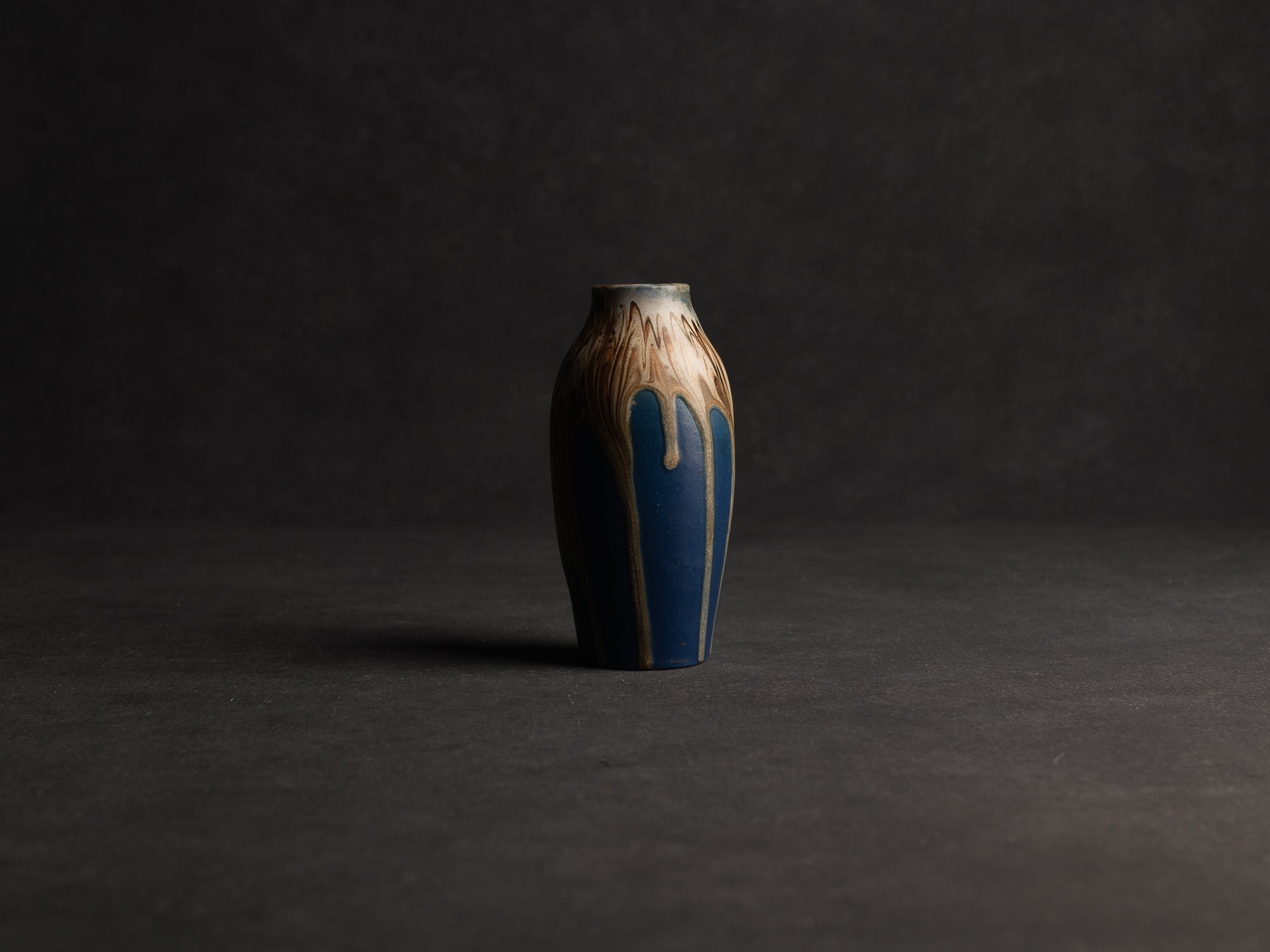 Vase balustre fuselé en grès de Jean Pointu, Atelier Pointu, France (vers 1906-10)..School of Carriès stoneware vase by Jean Pointu, Atelier Pointu, France (circa 1906-10)