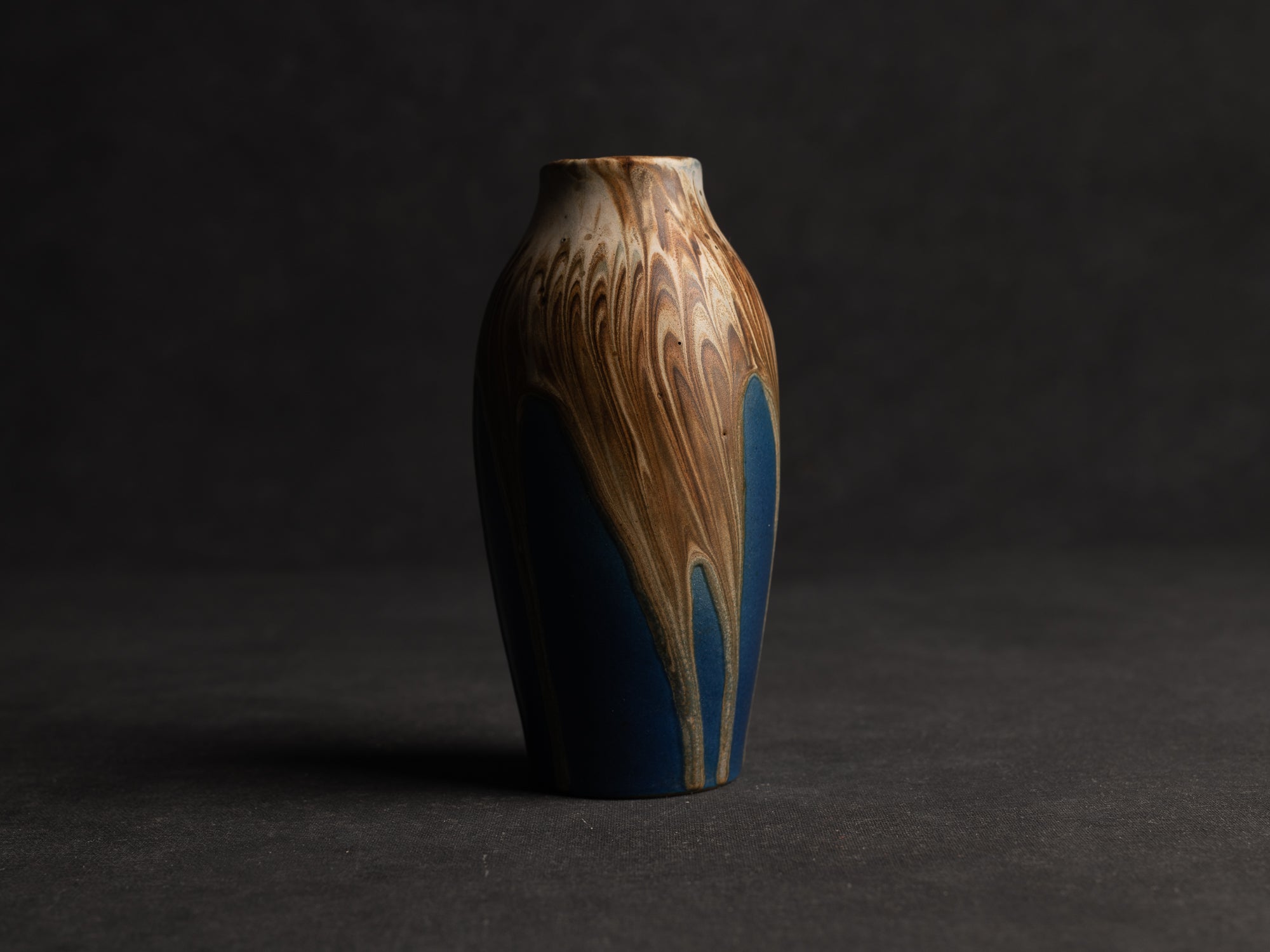 Vase balustre fuselé en grès de Jean Pointu, Atelier Pointu, France (vers 1906-10)..School of Carriès stoneware vase by Jean Pointu, Atelier Pointu, France (circa 1906-10)