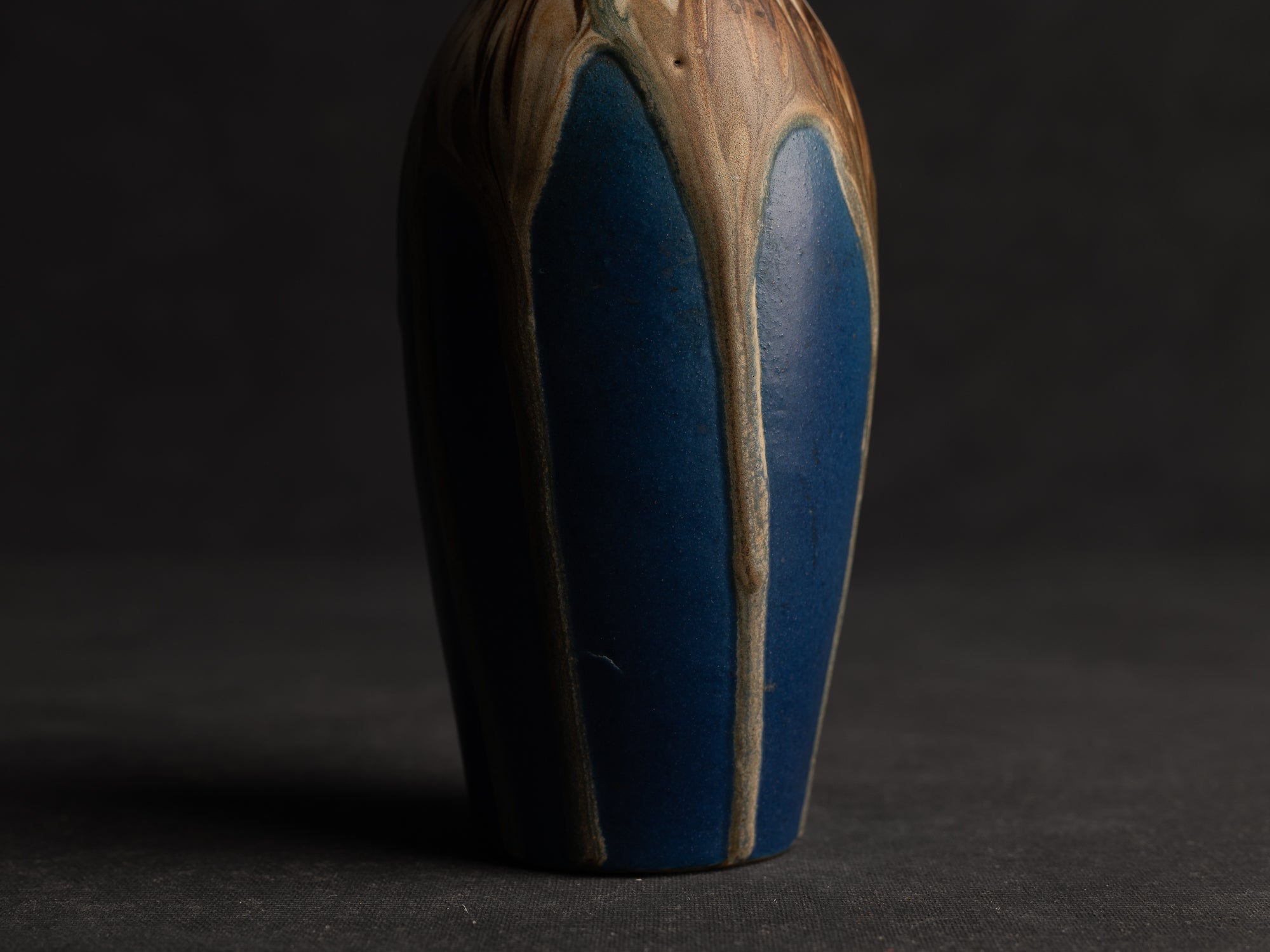 Vase balustre fuselé en grès de Jean Pointu, Atelier Pointu, France (vers 1906-10)..School of Carriès stoneware vase by Jean Pointu, Atelier Pointu, France (circa 1906-10)