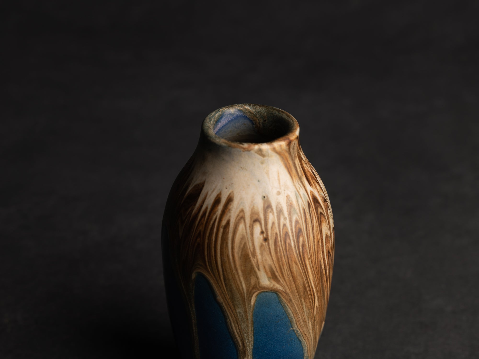 Vase balustre fuselé en grès de Jean Pointu, Atelier Pointu, France (vers 1906-10)..School of Carriès stoneware vase by Jean Pointu, Atelier Pointu, France (circa 1906-10)