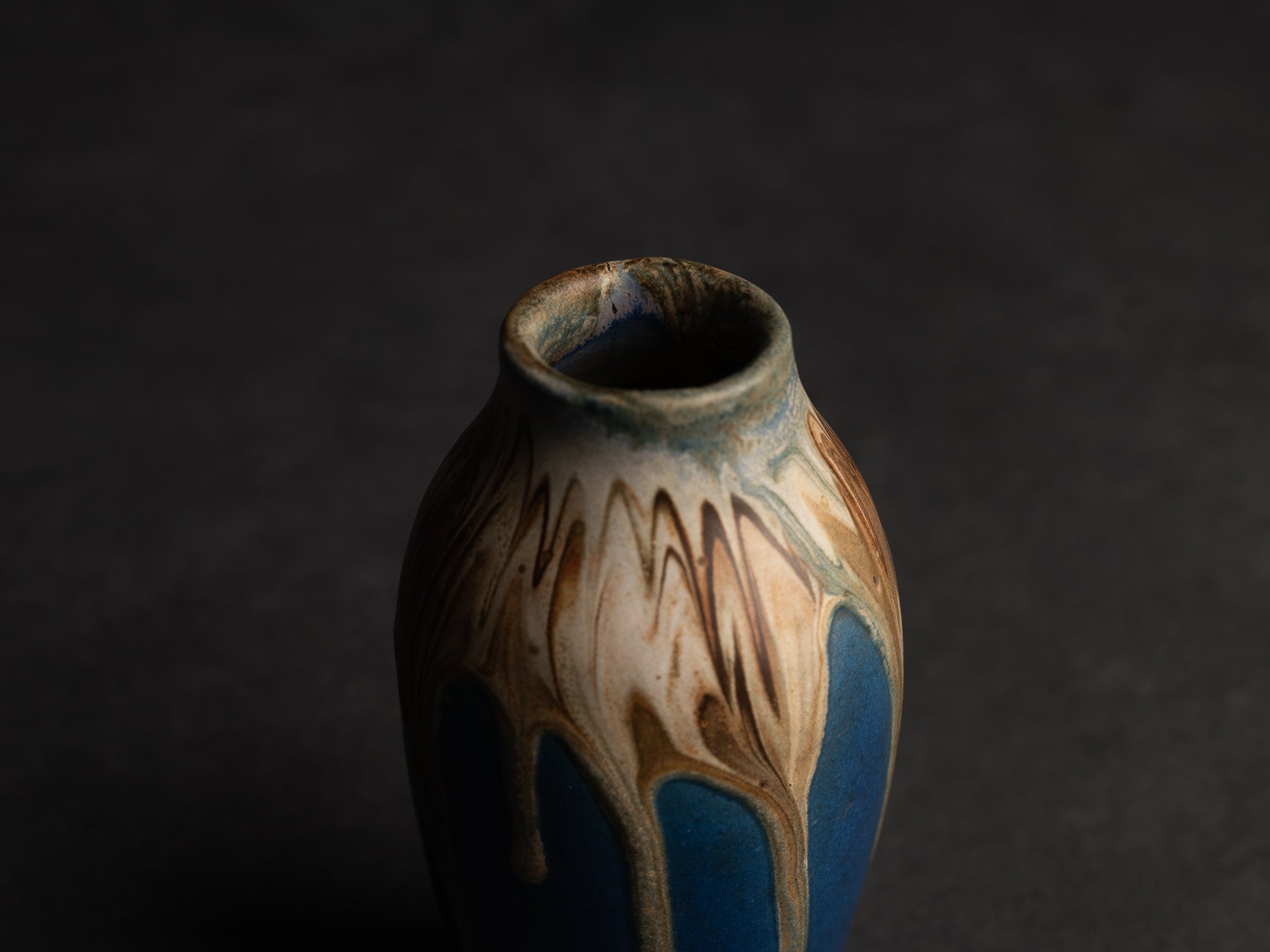 Vase balustre fuselé en grès de Jean Pointu, Atelier Pointu, France (vers 1906-10)..School of Carriès stoneware vase by Jean Pointu, Atelier Pointu, France (circa 1906-10)