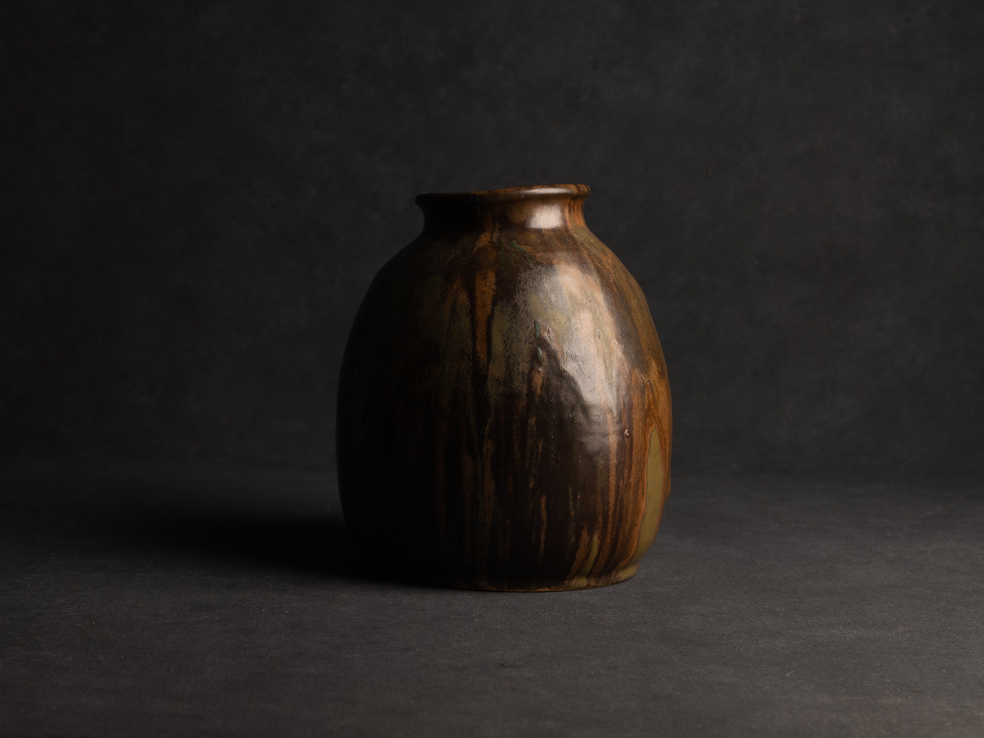 Important Vase en grès de Léon Pointu, Atelier Pointu, France (vers 1925-35)..School of Carriès Large stoneware vase by Léon Pointu, Atelier Pointu, France (circa 1925-35)