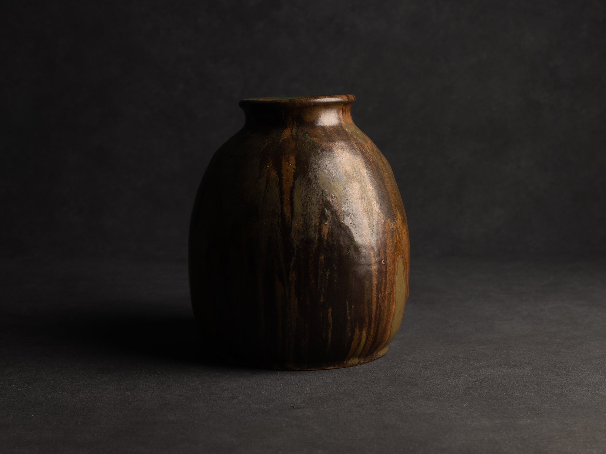 Important Vase en grès de Léon Pointu, Atelier Pointu, France (vers 1925-35)..School of Carriès Large stoneware vase by Léon Pointu, Atelier Pointu, France (circa 1925-35)