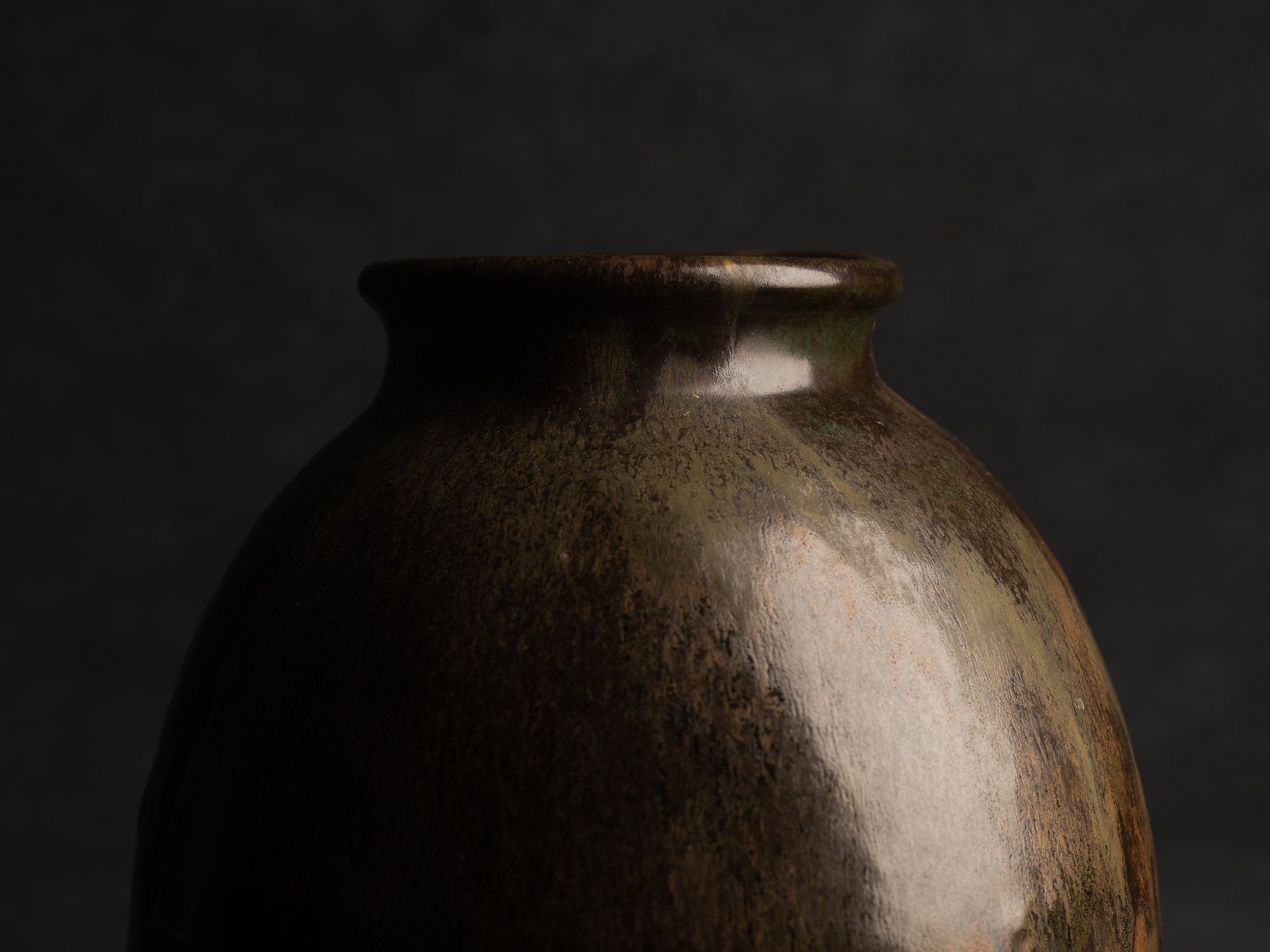 Important Vase en grès de Léon Pointu, Atelier Pointu, France (vers 1925-35)..School of Carriès Large stoneware vase by Léon Pointu, Atelier Pointu, France (circa 1925-35)
