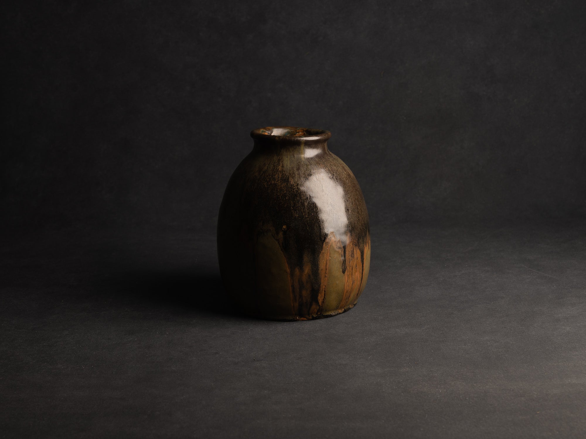 Important Vase en grès de Léon Pointu, Atelier Pointu, France (vers 1925-35)..School of Carriès Large stoneware vase by Léon Pointu, Atelier Pointu, France (circa 1925-35)