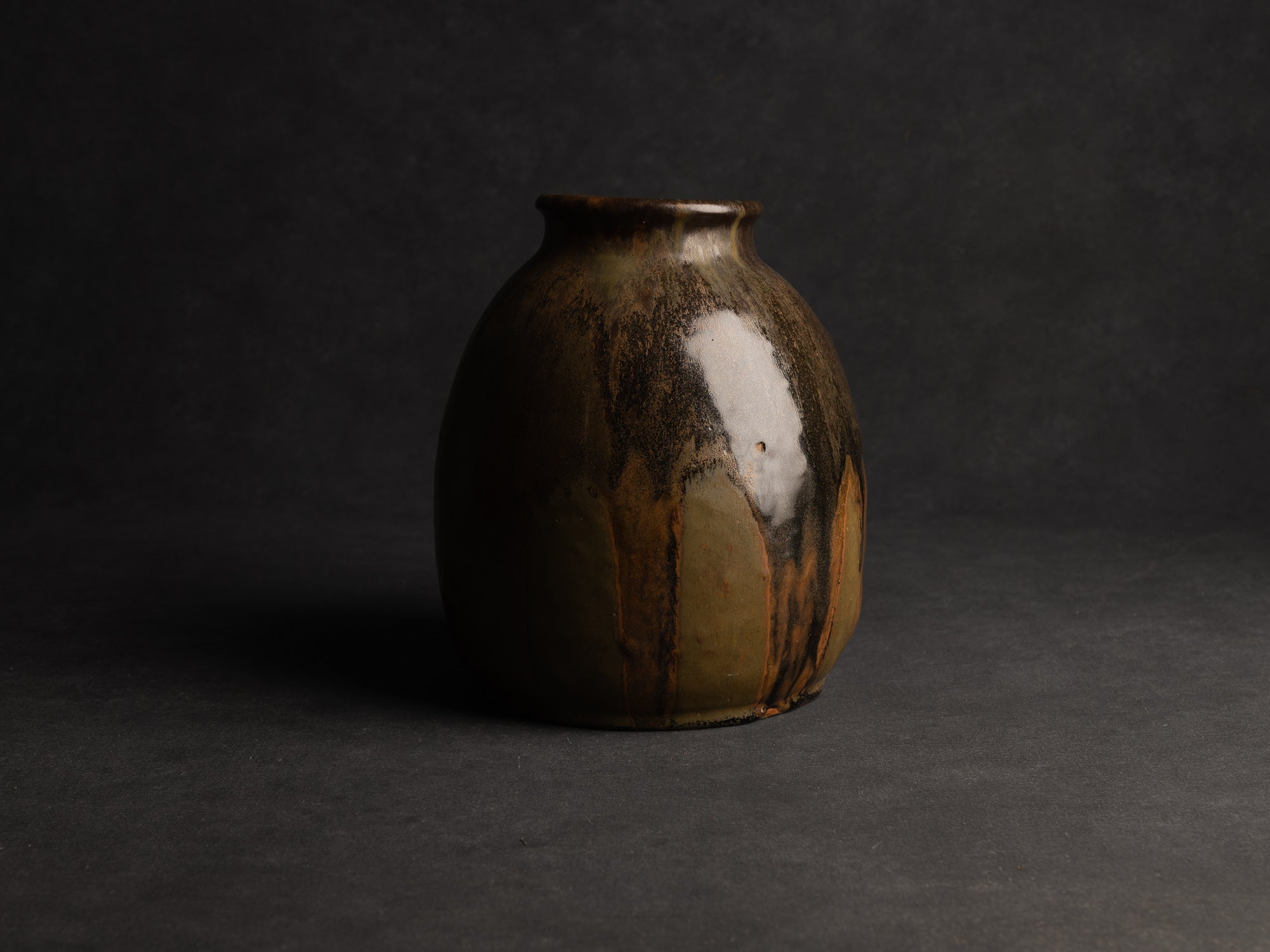 Important Vase en grès de Léon Pointu, Atelier Pointu, France (vers 1925-35)..School of Carriès Large stoneware vase by Léon Pointu, Atelier Pointu, France (circa 1925-35)