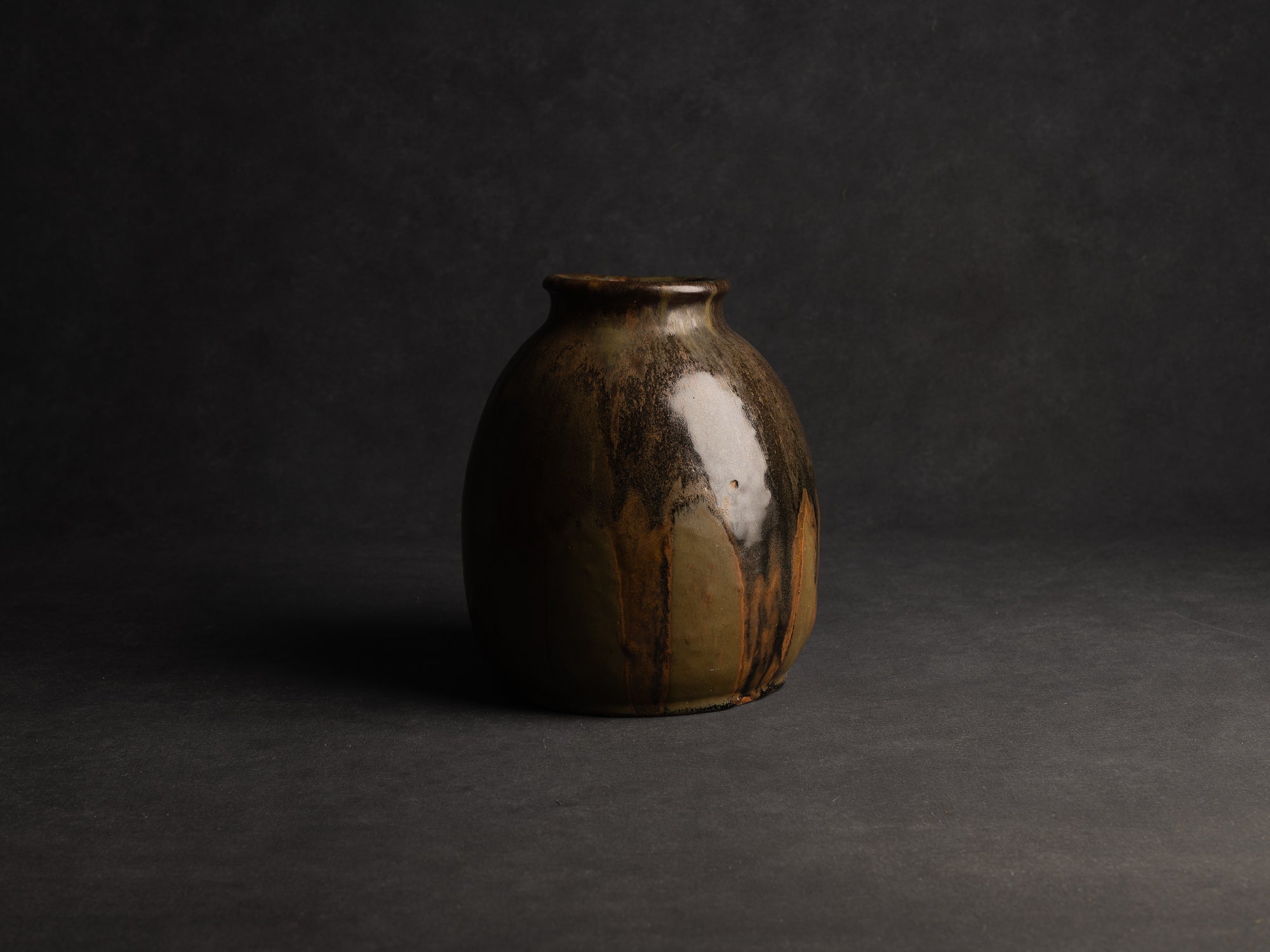 Important Vase en grès de Léon Pointu, Atelier Pointu, France (vers 1925-35)..School of Carriès Large stoneware vase by Léon Pointu, Atelier Pointu, France (circa 1925-35)