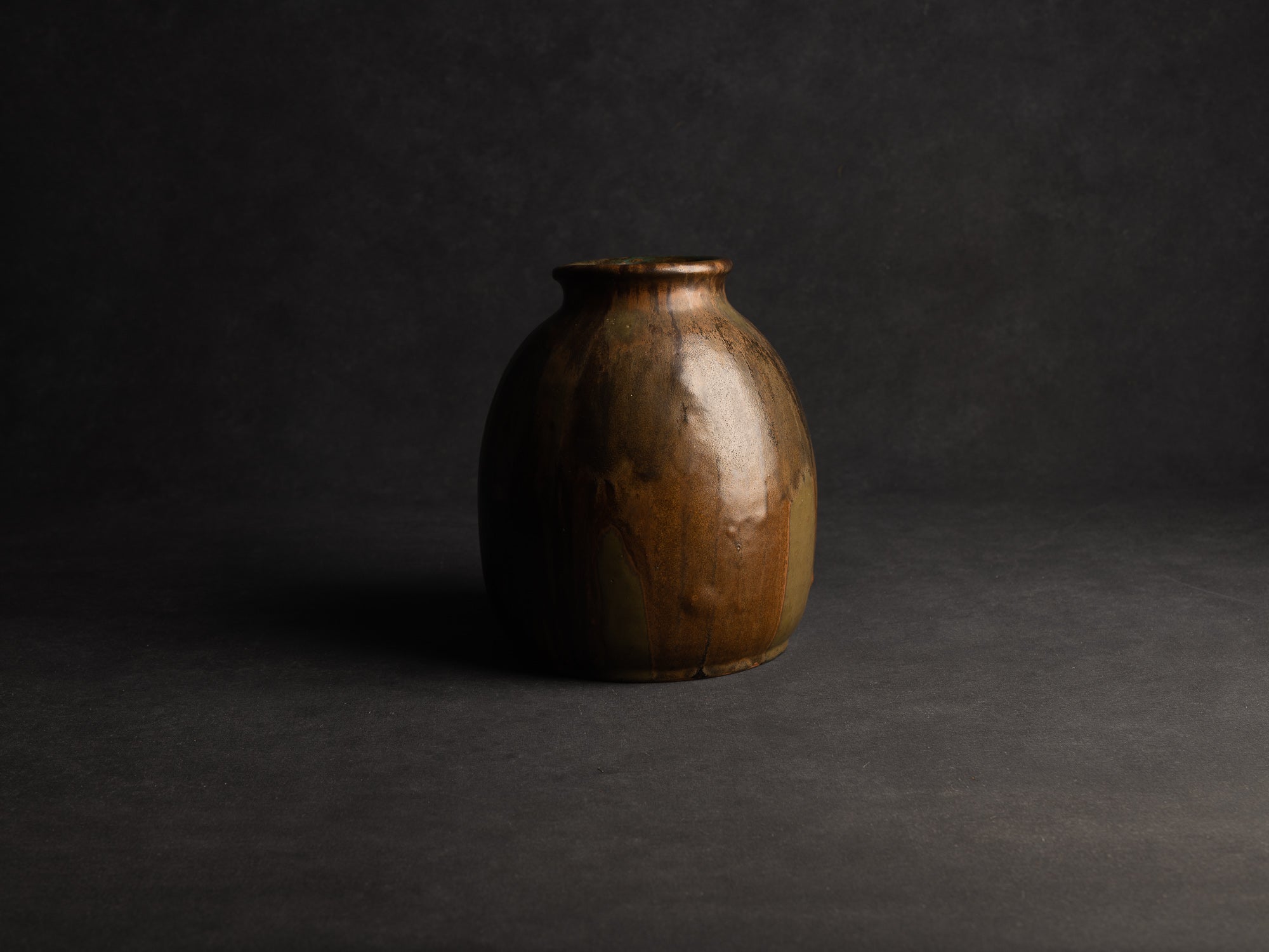 Important Vase en grès de Léon Pointu, Atelier Pointu, France (vers 1925-35)..School of Carriès Large stoneware vase by Léon Pointu, Atelier Pointu, France (circa 1925-35)