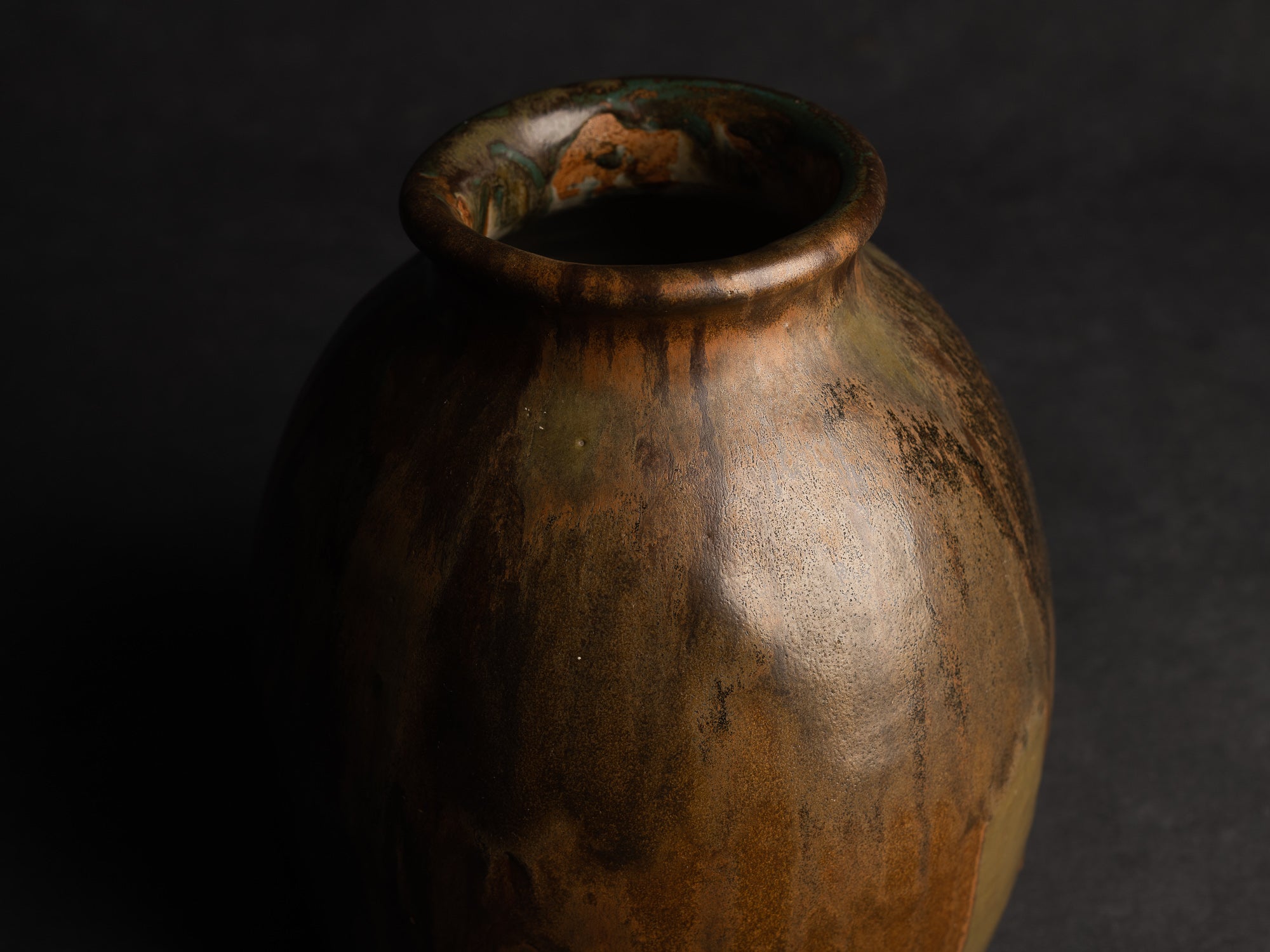 Important Vase en grès de Léon Pointu, Atelier Pointu, France (vers 1925-35)..School of Carriès Large stoneware vase by Léon Pointu, Atelier Pointu, France (circa 1925-35)
