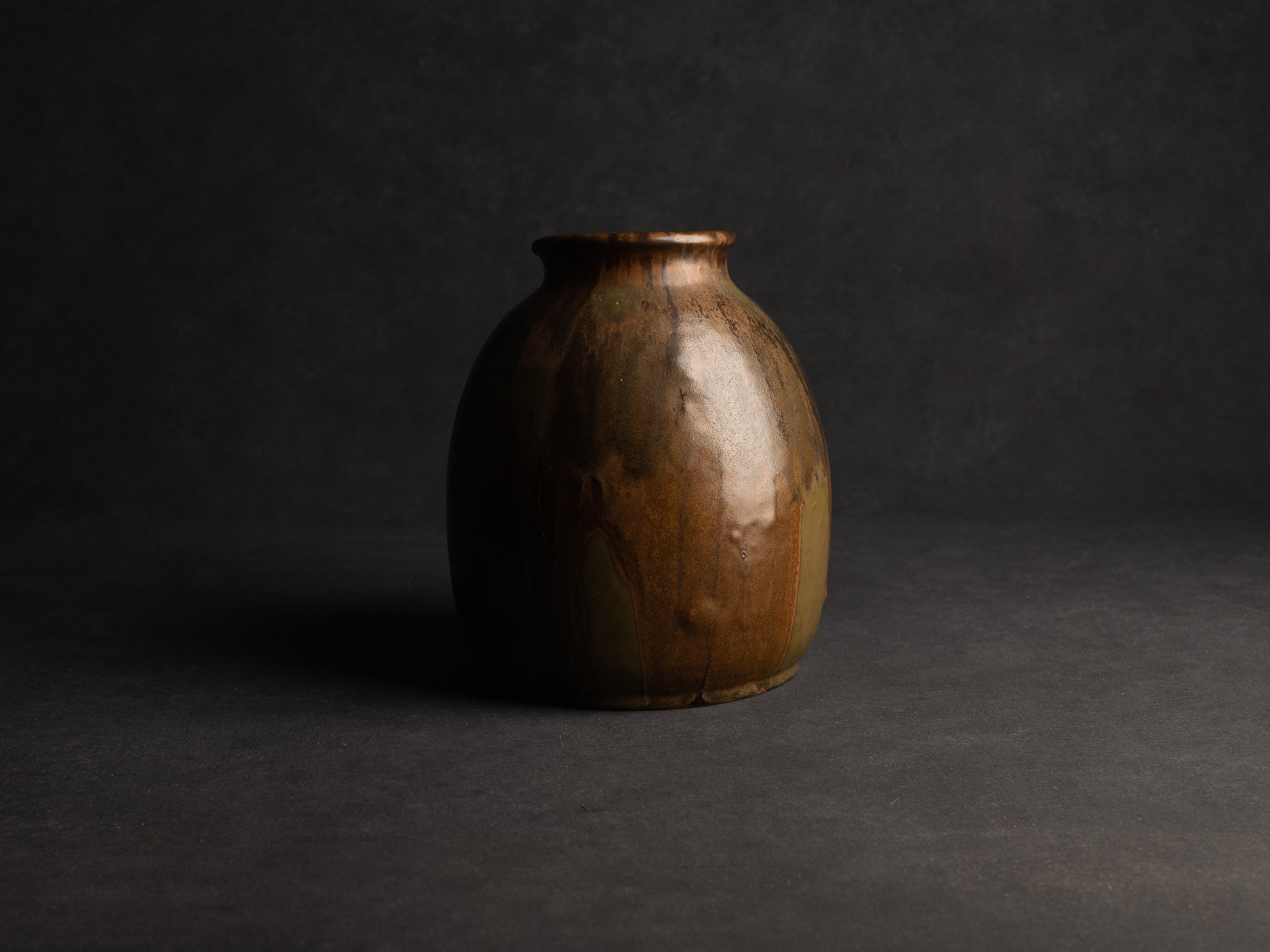 Important Vase en grès de Léon Pointu, Atelier Pointu, France (vers 1925-35)..School of Carriès Large stoneware vase by Léon Pointu, Atelier Pointu, France (circa 1925-35)