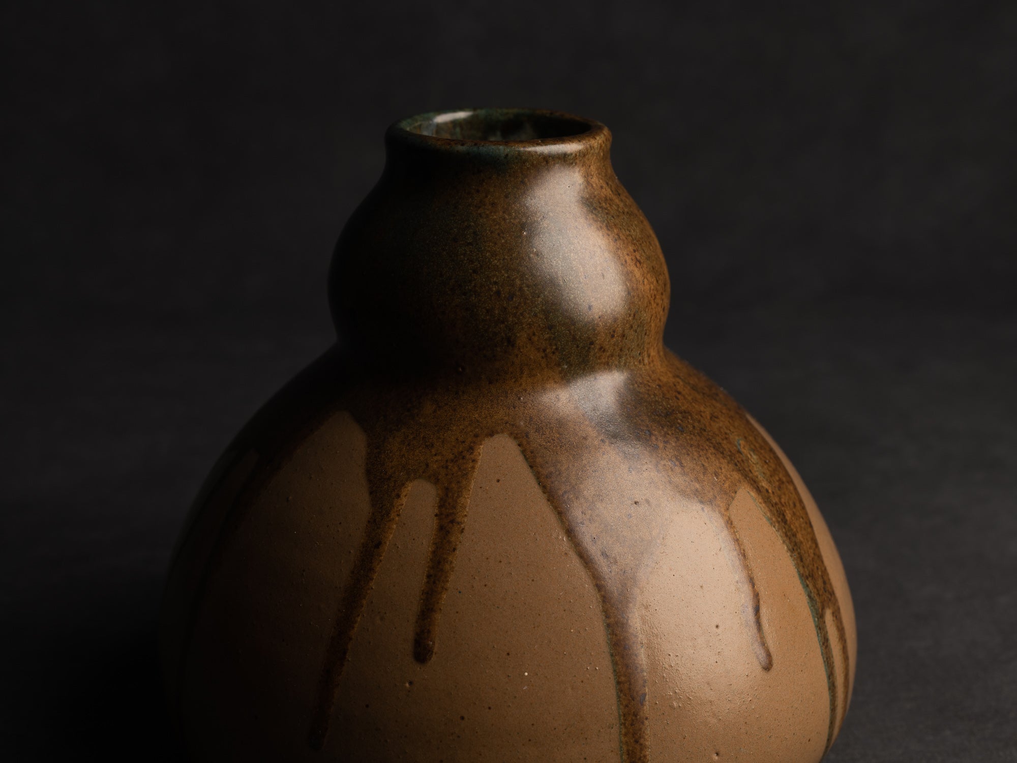 Vase en grès japonisant de forme coloquinte de Léon Pointu, Atelier Pointu, France (vers 1925-35)..School of Carriès, large japonisme gourd-shaped hyotan stoneware vase by Léon Pointu, Atelier Pointu, France (circa 1925-35)