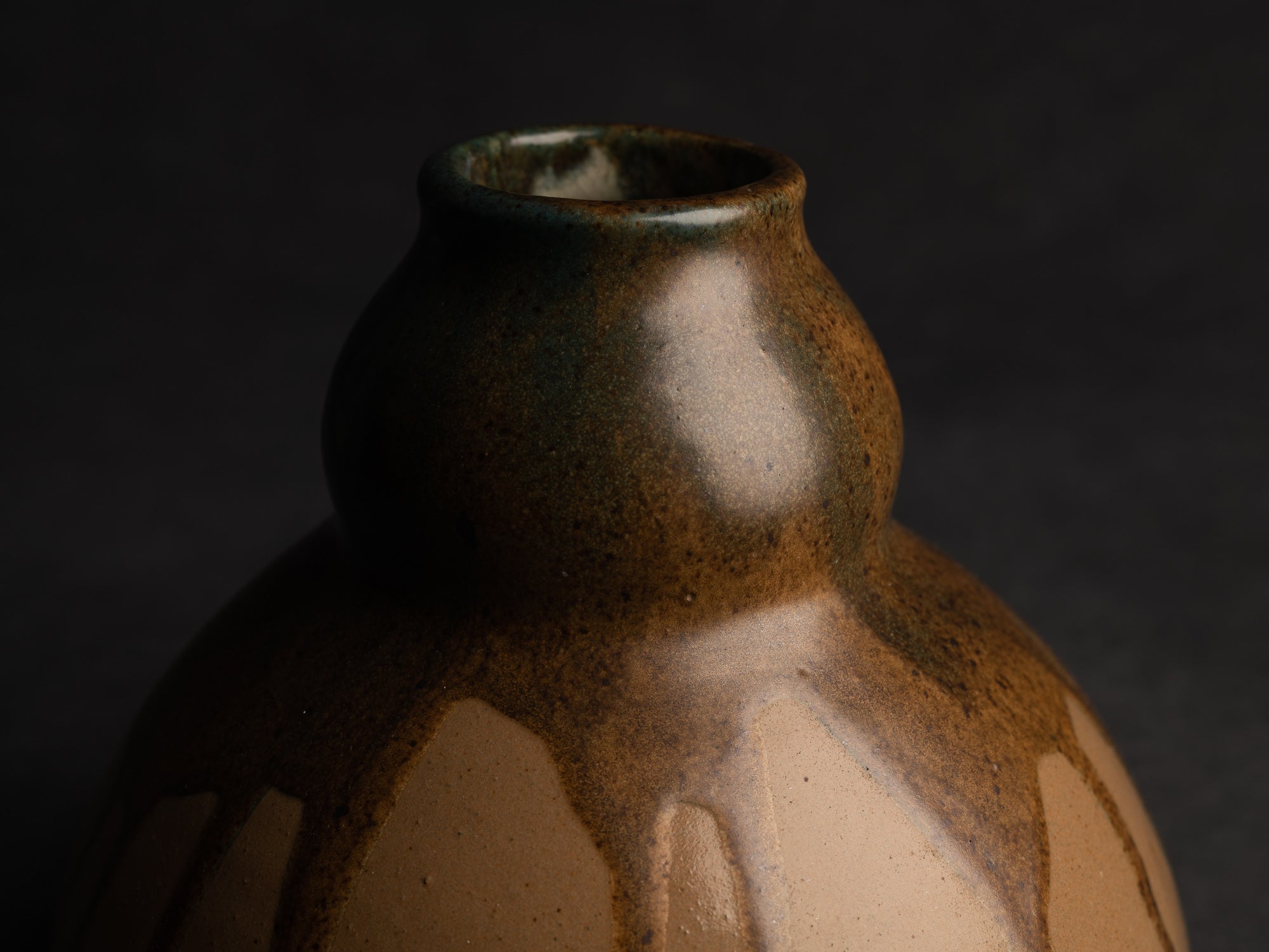 Vase en grès japonisant de forme coloquinte de Léon Pointu, Atelier Pointu, France (vers 1925-35)..School of Carriès, large japonisme gourd-shaped hyotan stoneware vase by Léon Pointu, Atelier Pointu, France (circa 1925-35)