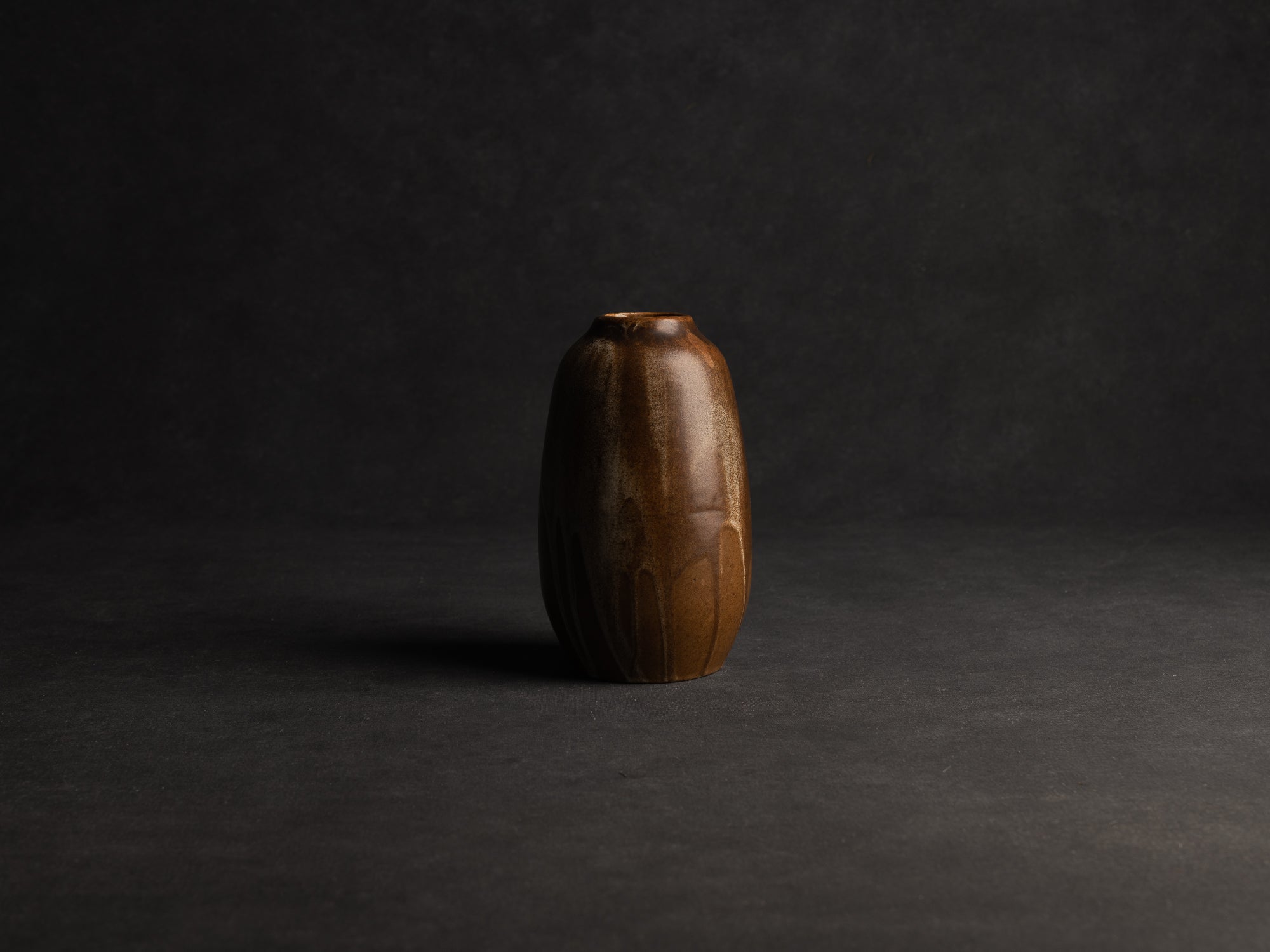 Vase ovoïde en grès japonisant de Léon Pointu, Atelier Pointu, France (vers 1910-25)..School of Carriès, ovoid japonisme stoneware vase by Léon Pointu, Atelier Pointu, France (circa 1910-25)