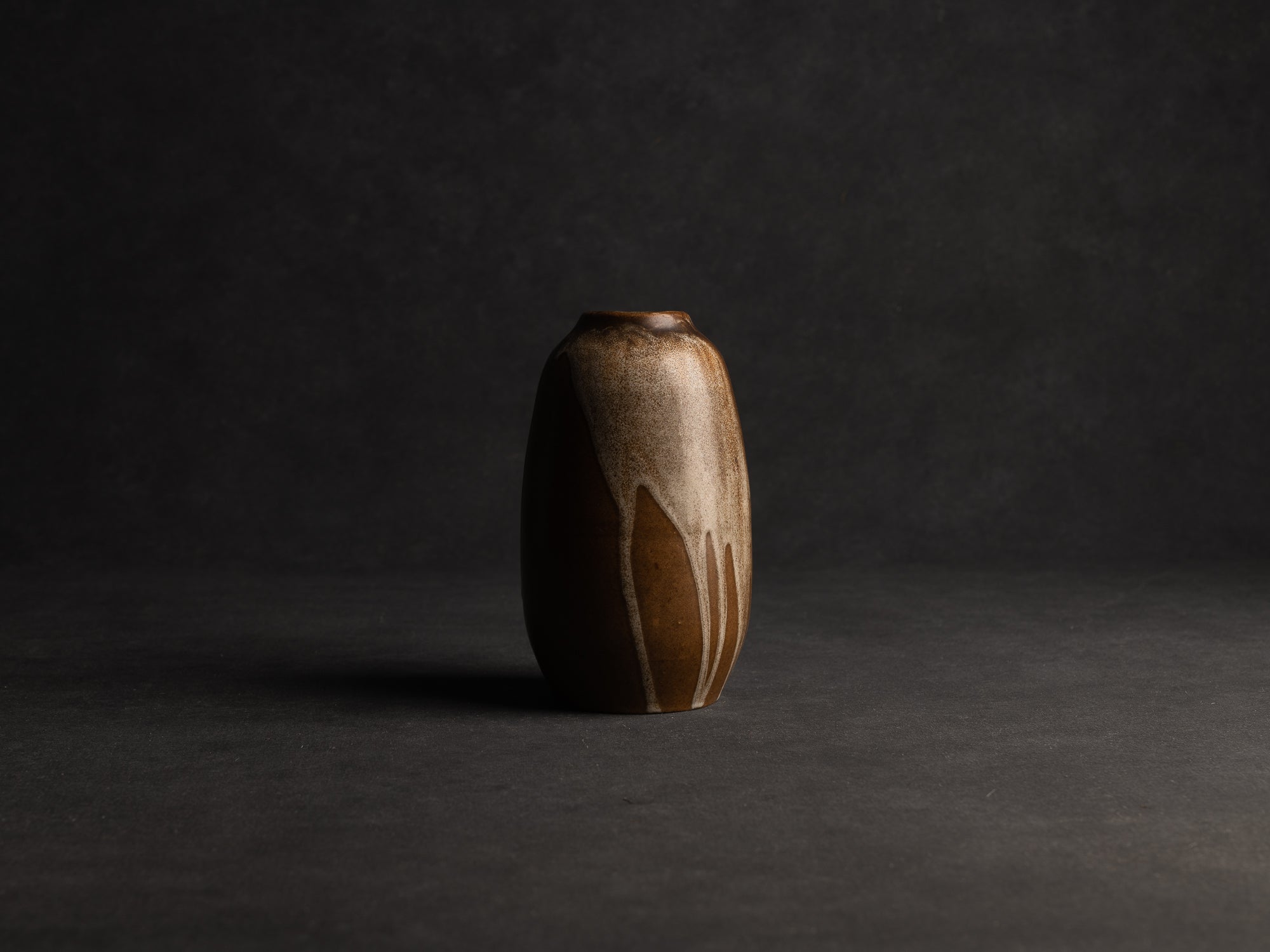 Vase ovoïde en grès japonisant de Léon Pointu, Atelier Pointu, France (vers 1910-25)..School of Carriès, ovoid japonisme stoneware vase by Léon Pointu, Atelier Pointu, France (circa 1910-25)