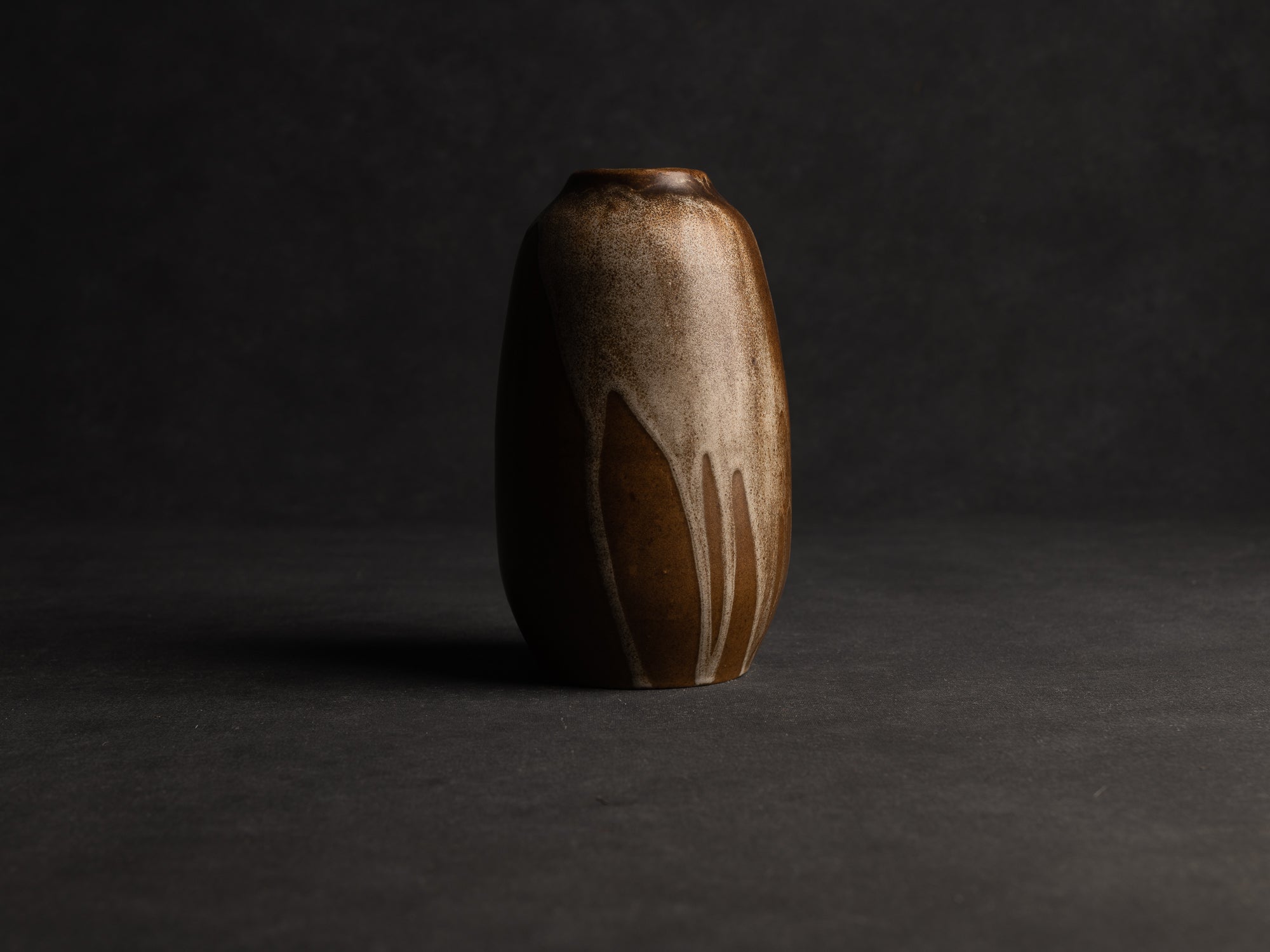 Vase ovoïde en grès japonisant de Léon Pointu, Atelier Pointu, France (vers 1910-25)..School of Carriès, ovoid japonisme stoneware vase by Léon Pointu, Atelier Pointu, France (circa 1910-25)