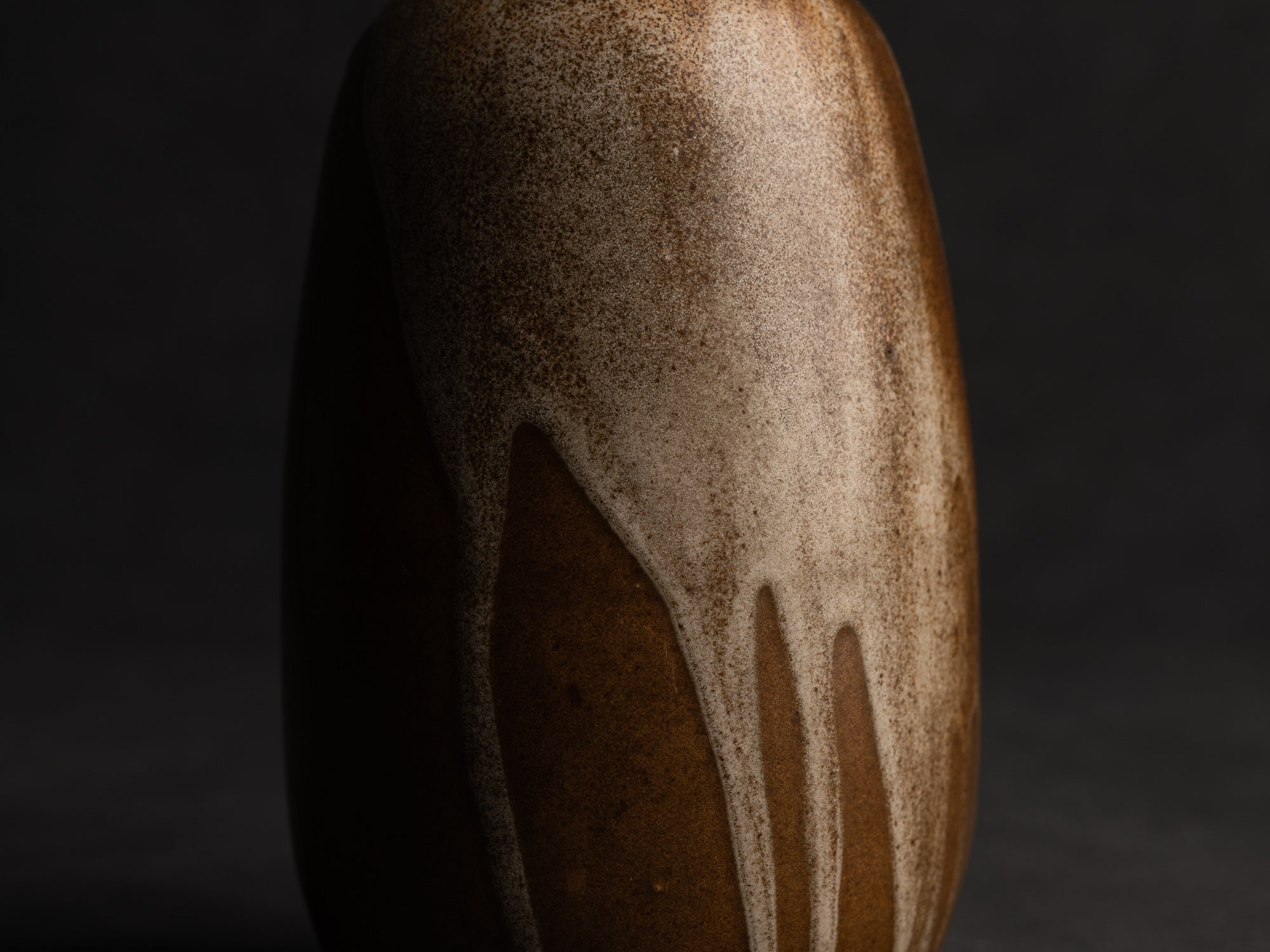 Vase ovoïde en grès japonisant de Léon Pointu, Atelier Pointu, France (vers 1910-25)..School of Carriès, ovoid japonisme stoneware vase by Léon Pointu, Atelier Pointu, France (circa 1910-25)