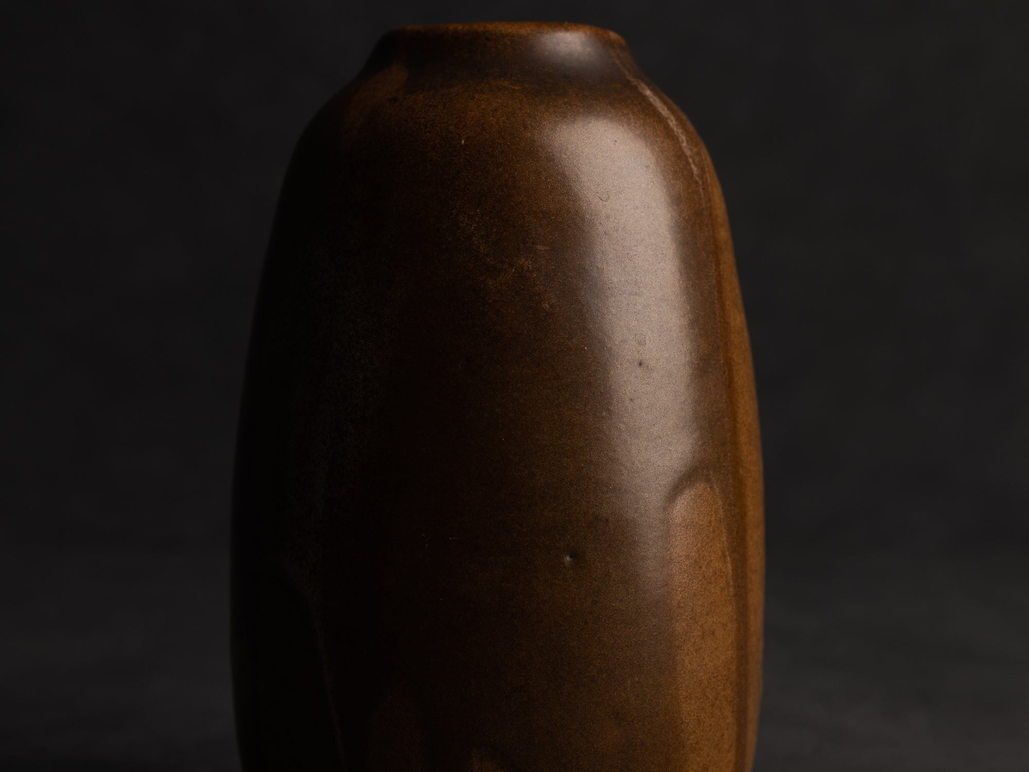 Vase ovoïde en grès japonisant de Léon Pointu, Atelier Pointu, France (vers 1910-25)..School of Carriès, ovoid japonisme stoneware vase by Léon Pointu, Atelier Pointu, France (circa 1910-25)