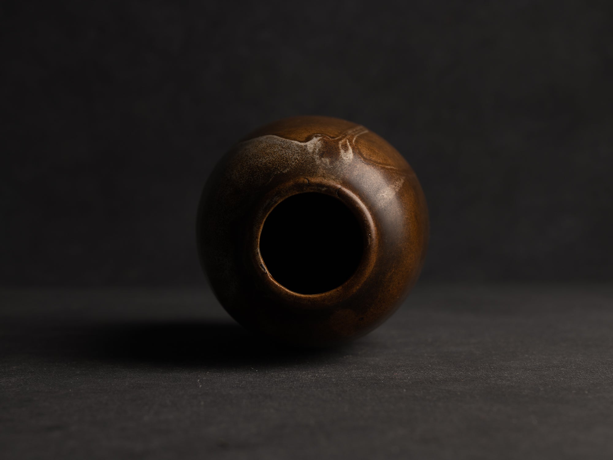 Vase ovoïde en grès japonisant de Léon Pointu, Atelier Pointu, France (vers 1910-25)..School of Carriès, ovoid japonisme stoneware vase by Léon Pointu, Atelier Pointu, France (circa 1910-25)