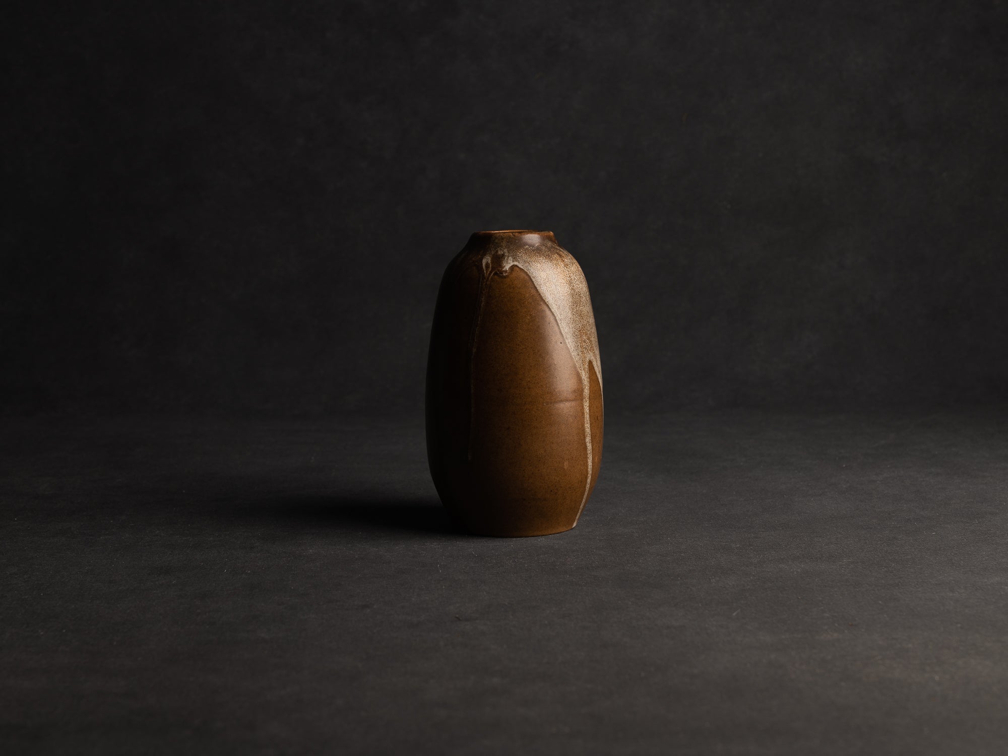 Vase ovoïde en grès japonisant de Léon Pointu, Atelier Pointu, France (vers 1910-25)..School of Carriès, ovoid japonisme stoneware vase by Léon Pointu, Atelier Pointu, France (circa 1910-25)