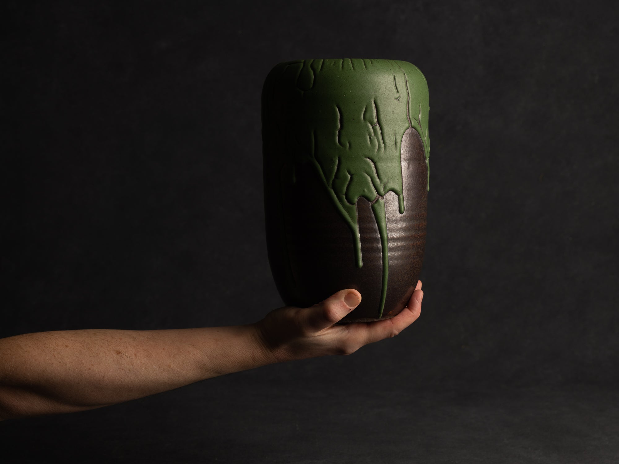 Important duo de vases "peau de serpent" en grès de Léon Pointu, Atelier Pointu, France (vers 1930)..School of Carriès Large stoneware snake skin glazed vases duet by Léon Pointu, Atelier Pointu, France (circa 1930)