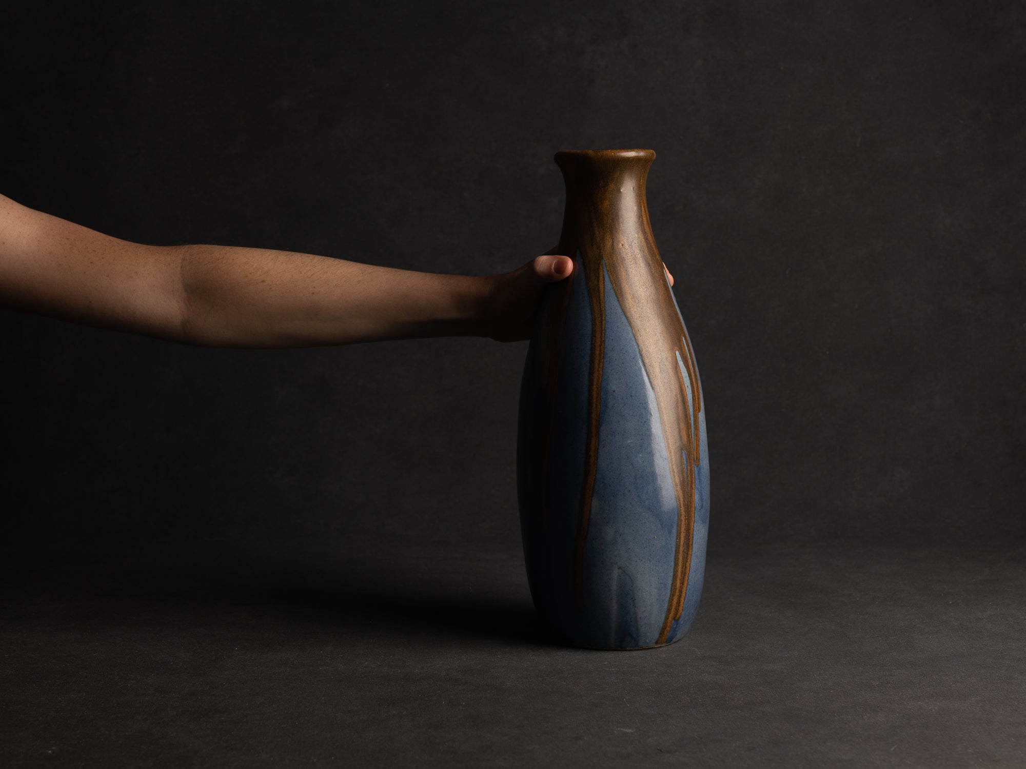 Important vase en grès de Léon Pointu, Atelier Pointu, France (vers 1930)..School of Carriès Large stoneware vase by Léon Pointu, Atelier Pointu, France (circa 1930)