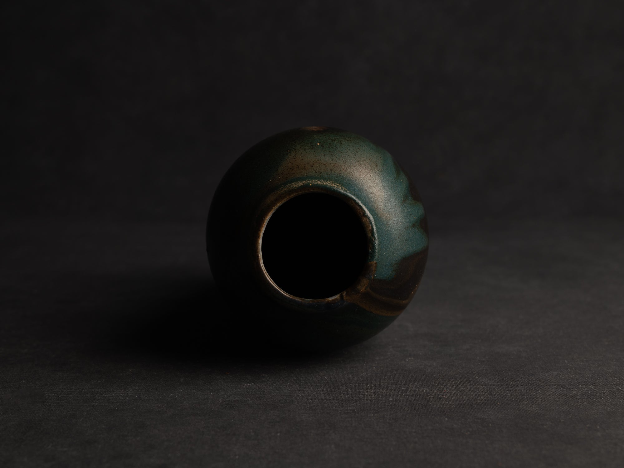 Vase balustre en grès de Léon Pointu, Atelier Pointu, France (vers 1925-30)..School of Carriès, stoneware ovoid vase by Léon Pointu, Atelier Pointu, France (circa 1925-30)
