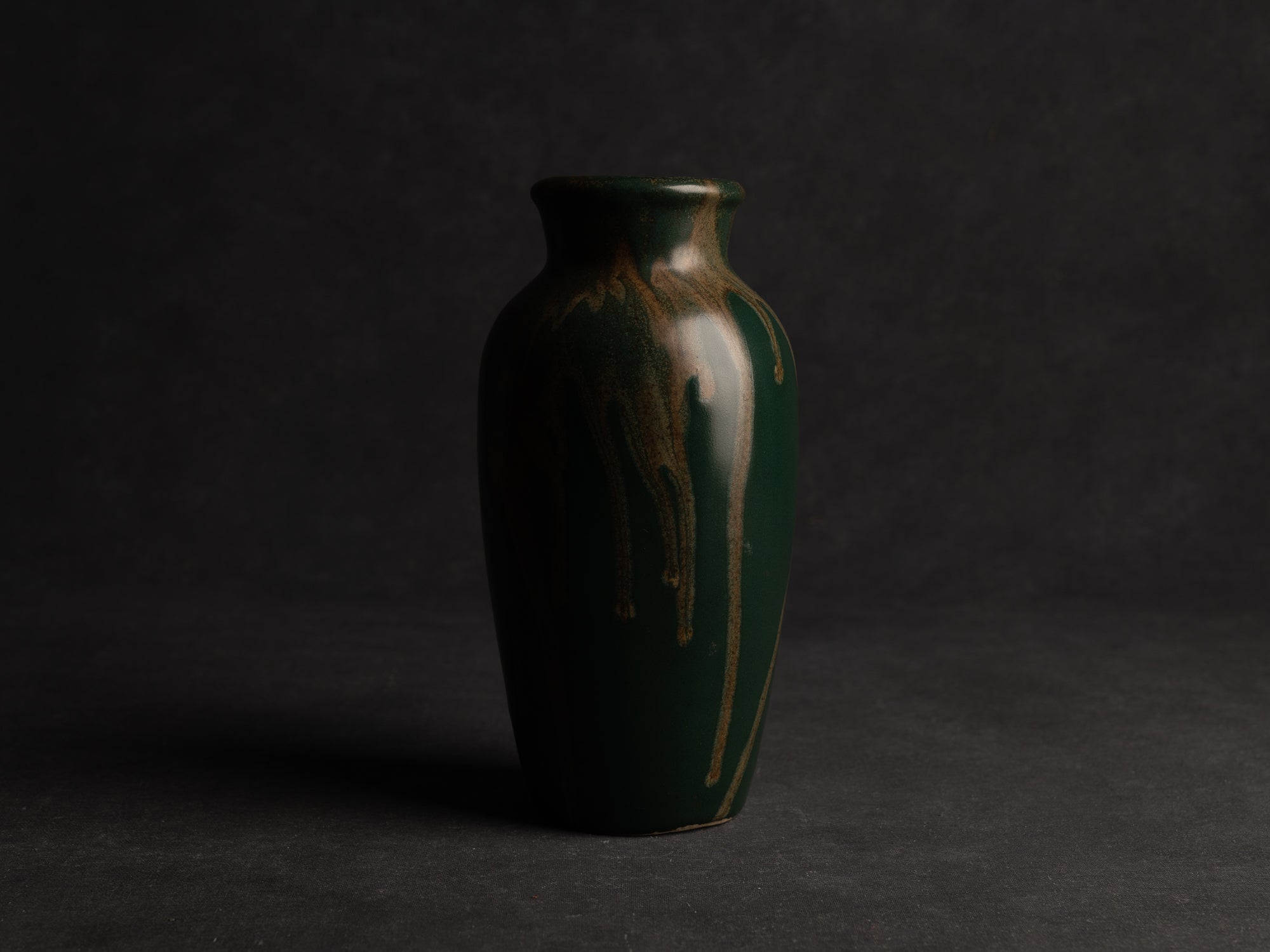 Vase balustre en grès de Léon Pointu, Atelier Pointu, France (vers 1910-25)..School of Carriès, Stoneware ovoid vase by Léon Pointu, Atelier Pointu, France (circa 1910-25)