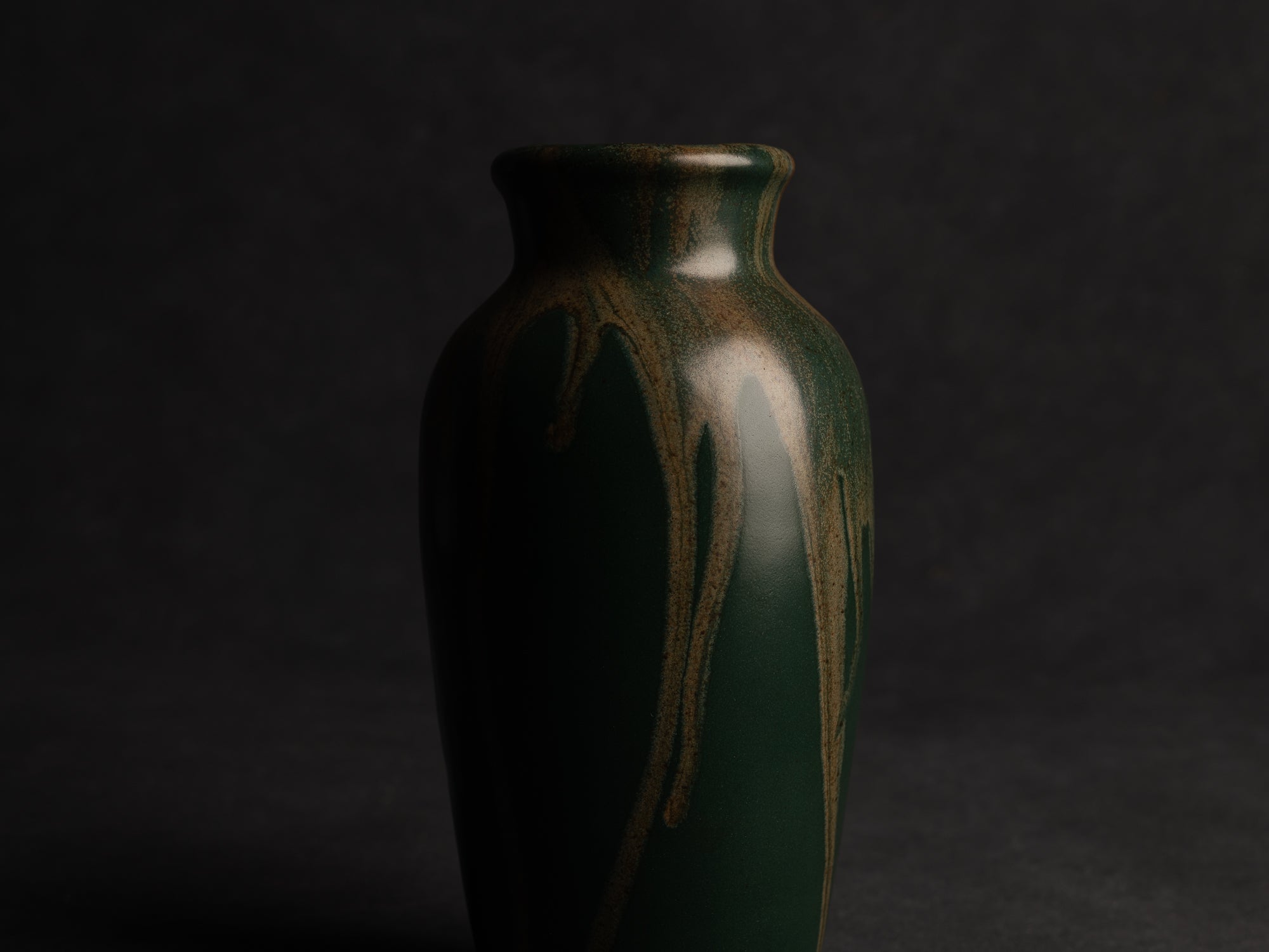 Vase balustre en grès de Léon Pointu, Atelier Pointu, France (vers 1910-25)..School of Carriès, Stoneware ovoid vase by Léon Pointu, Atelier Pointu, France (circa 1910-25)