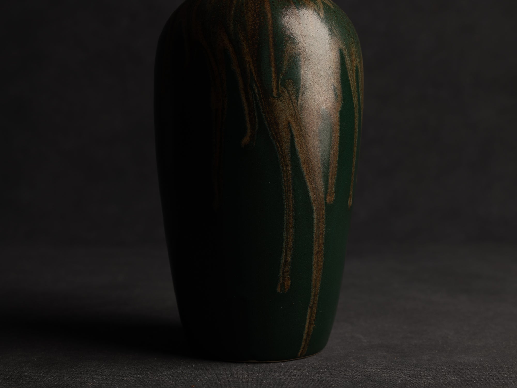 Vase balustre en grès de Léon Pointu, Atelier Pointu, France (vers 1910-25)..School of Carriès, Stoneware ovoid vase by Léon Pointu, Atelier Pointu, France (circa 1910-25)