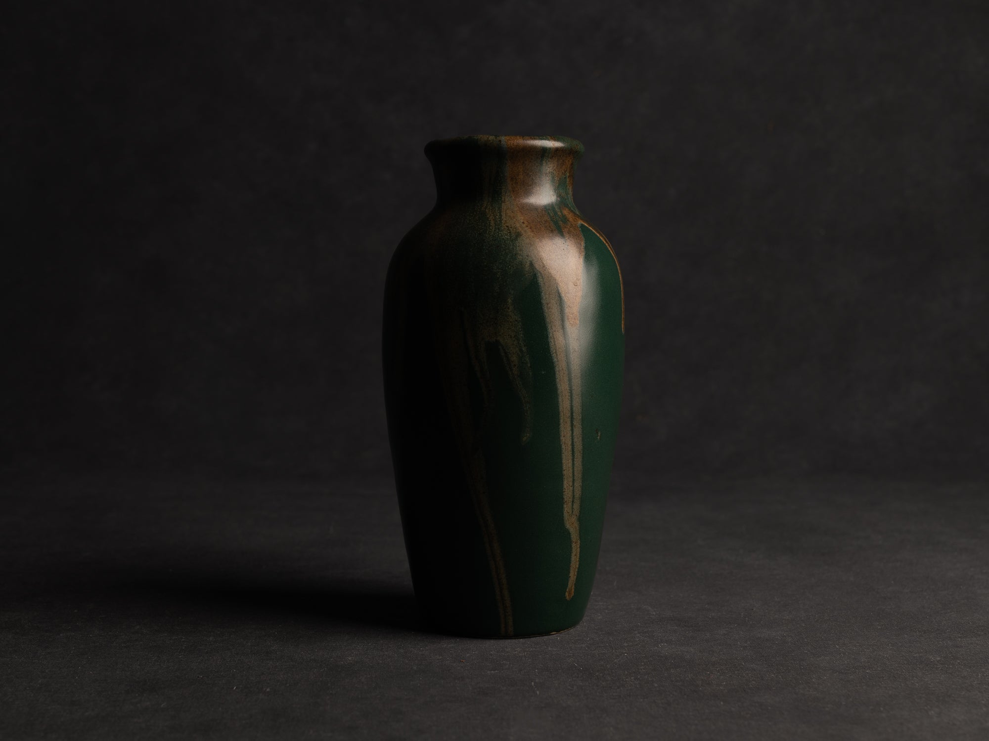 Vase balustre en grès de Léon Pointu, Atelier Pointu, France (vers 1910-25)..School of Carriès, Stoneware ovoid vase by Léon Pointu, Atelier Pointu, France (circa 1910-25)