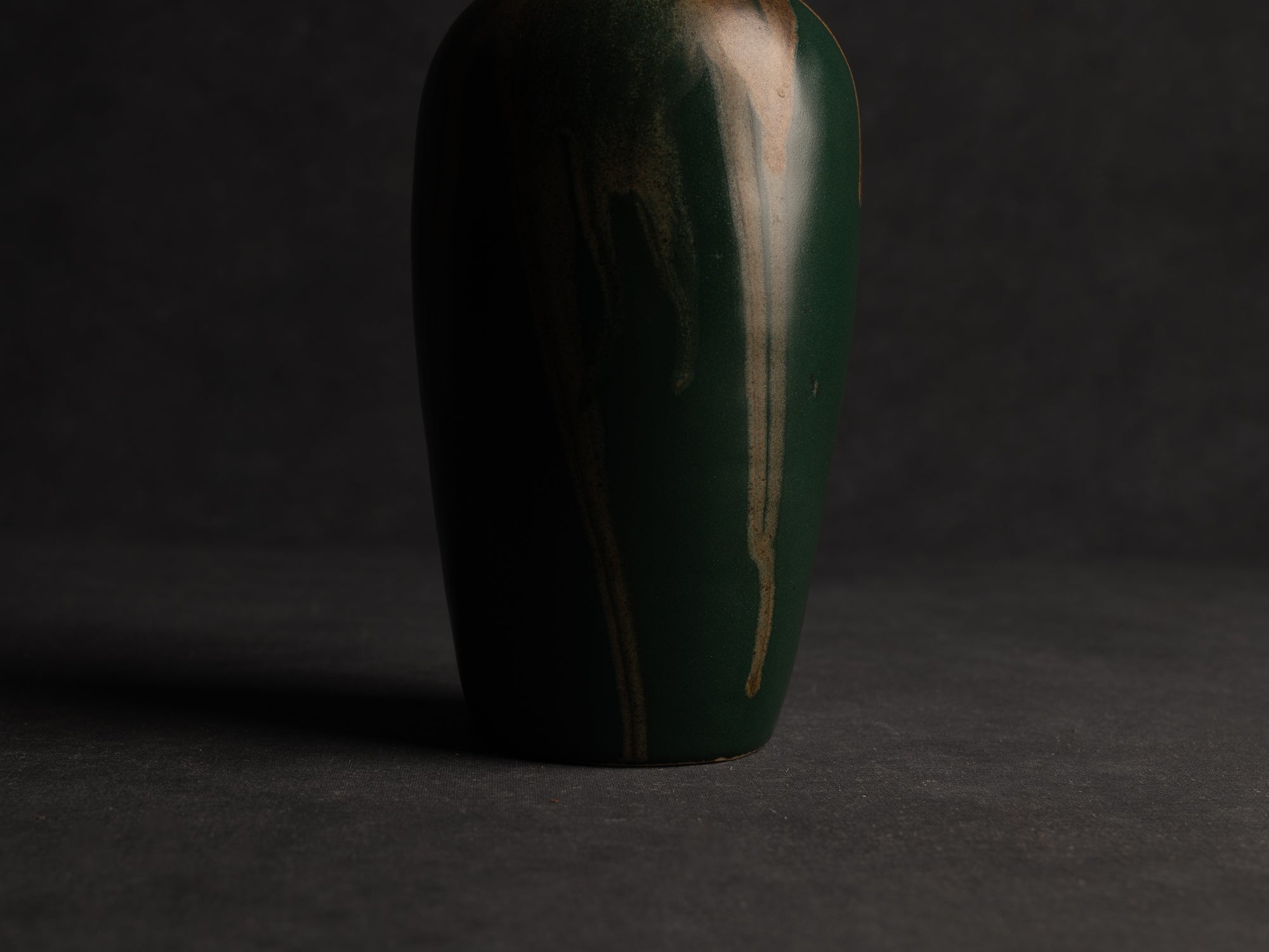 Vase balustre en grès de Léon Pointu, Atelier Pointu, France (vers 1910-25)..School of Carriès, Stoneware ovoid vase by Léon Pointu, Atelier Pointu, France (circa 1910-25)