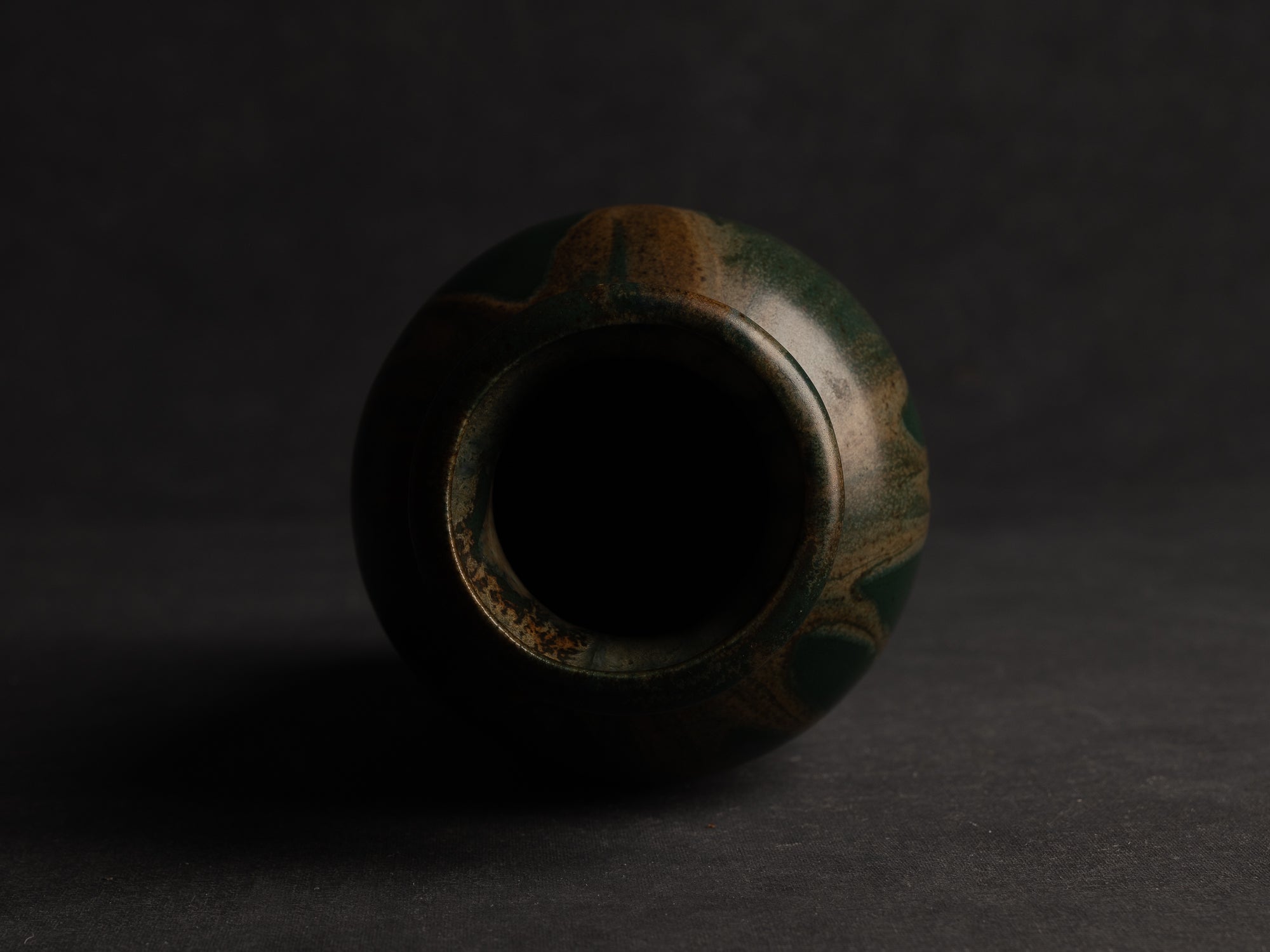 Vase balustre en grès de Léon Pointu, Atelier Pointu, France (vers 1910-25)..School of Carriès, Stoneware ovoid vase by Léon Pointu, Atelier Pointu, France (circa 1910-25)