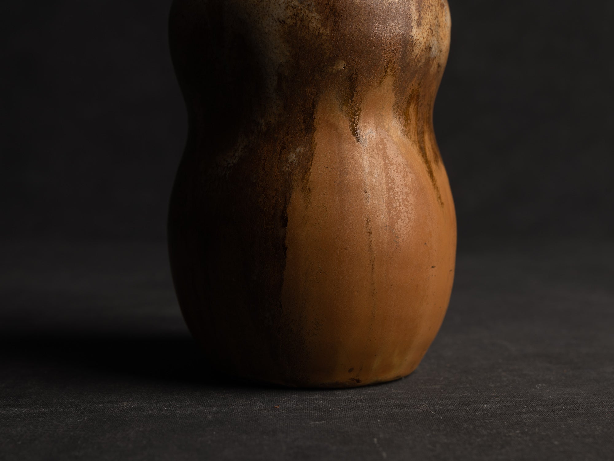 Vase bilobé en grès japonisant de Léon Pointu, Atelier Pointu, France (vers 1910-25)..School of Carriès, hyotan gourd-shaped japonisme stoneware vase by Léon Pointu, Atelier Pointu, France (circa 1910-25)
