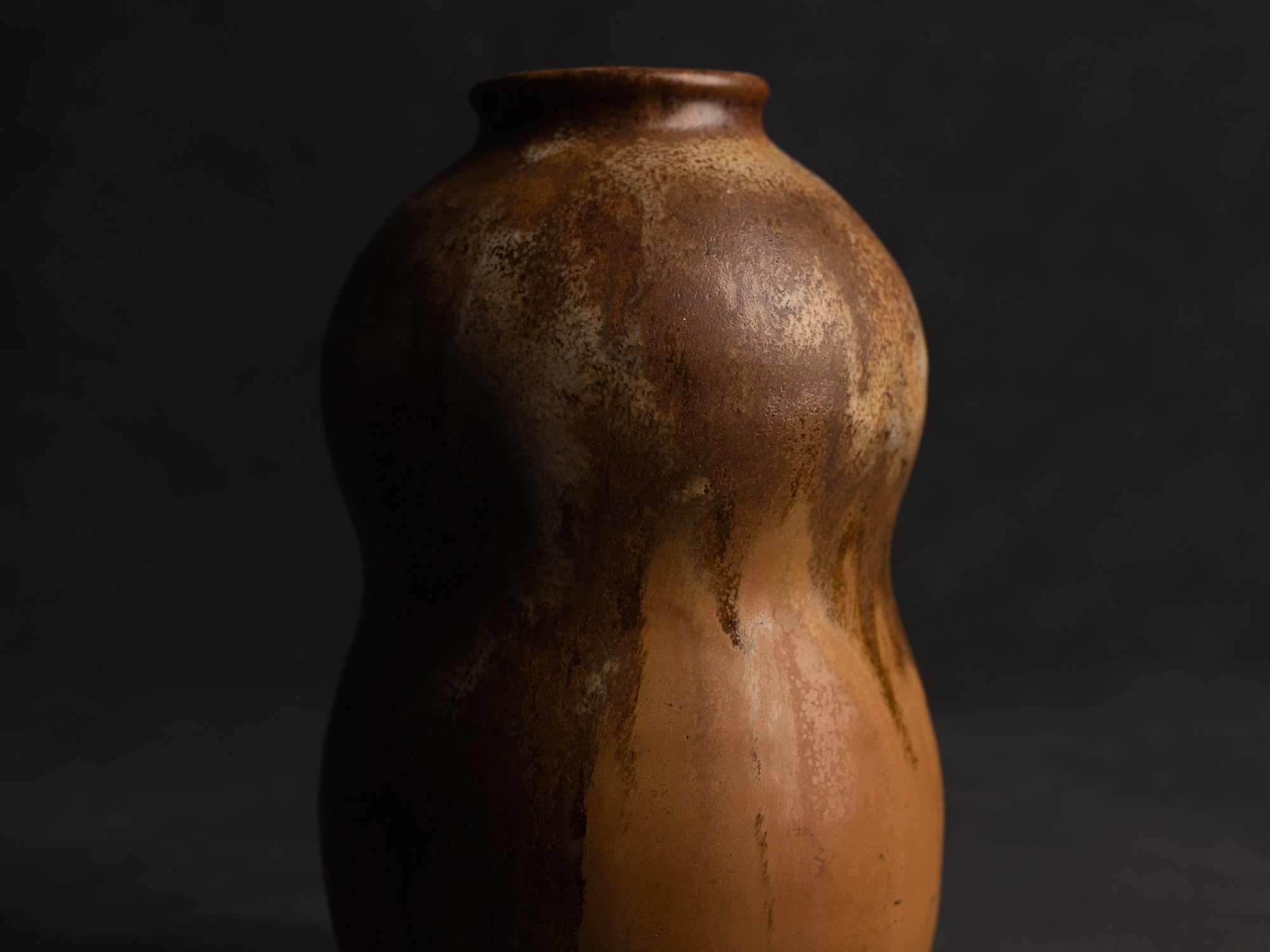 Vase bilobé en grès japonisant de Léon Pointu, Atelier Pointu, France (vers 1910-25)..School of Carriès, hyotan gourd-shaped japonisme stoneware vase by Léon Pointu, Atelier Pointu, France (circa 1910-25)