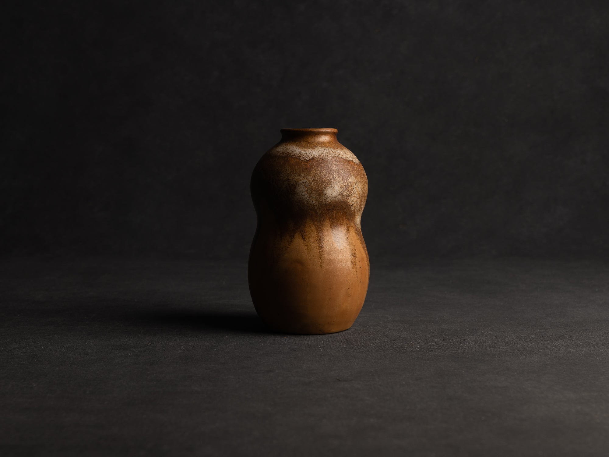Vase bilobé en grès japonisant de Léon Pointu, Atelier Pointu, France (vers 1910-25)..School of Carriès, hyotan gourd-shaped japonisme stoneware vase by Léon Pointu, Atelier Pointu, France (circa 1910-25)