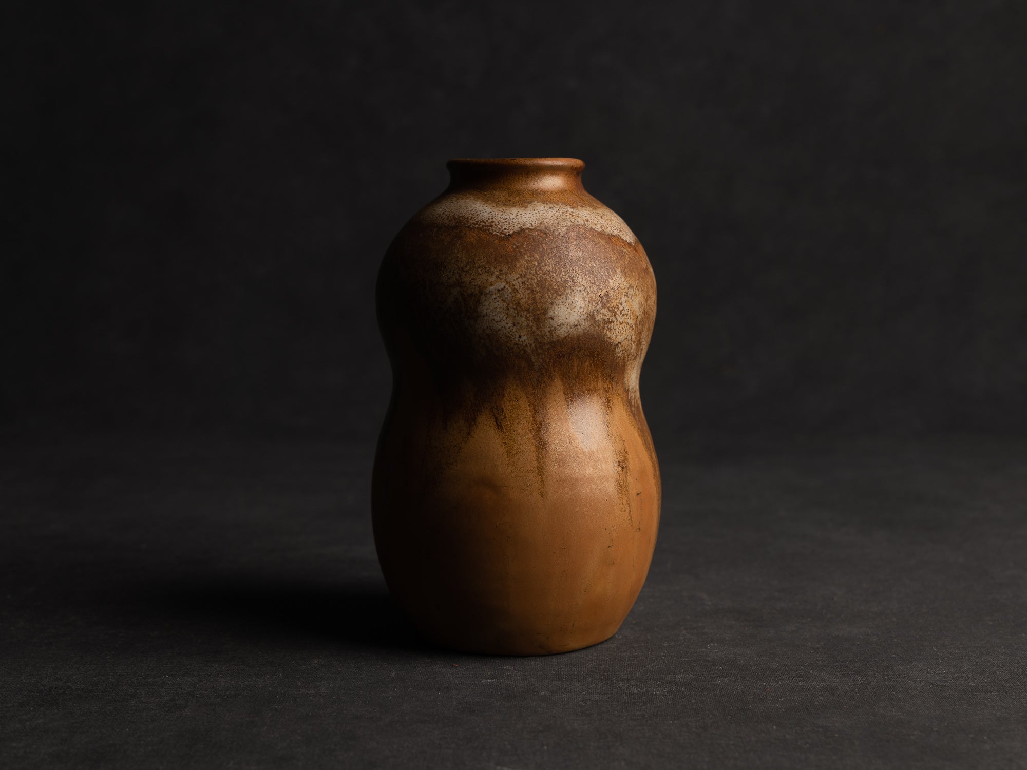 Vase bilobé en grès japonisant de Léon Pointu, Atelier Pointu, France (vers 1910-25)..School of Carriès, hyotan gourd-shaped japonisme stoneware vase by Léon Pointu, Atelier Pointu, France (circa 1910-25)