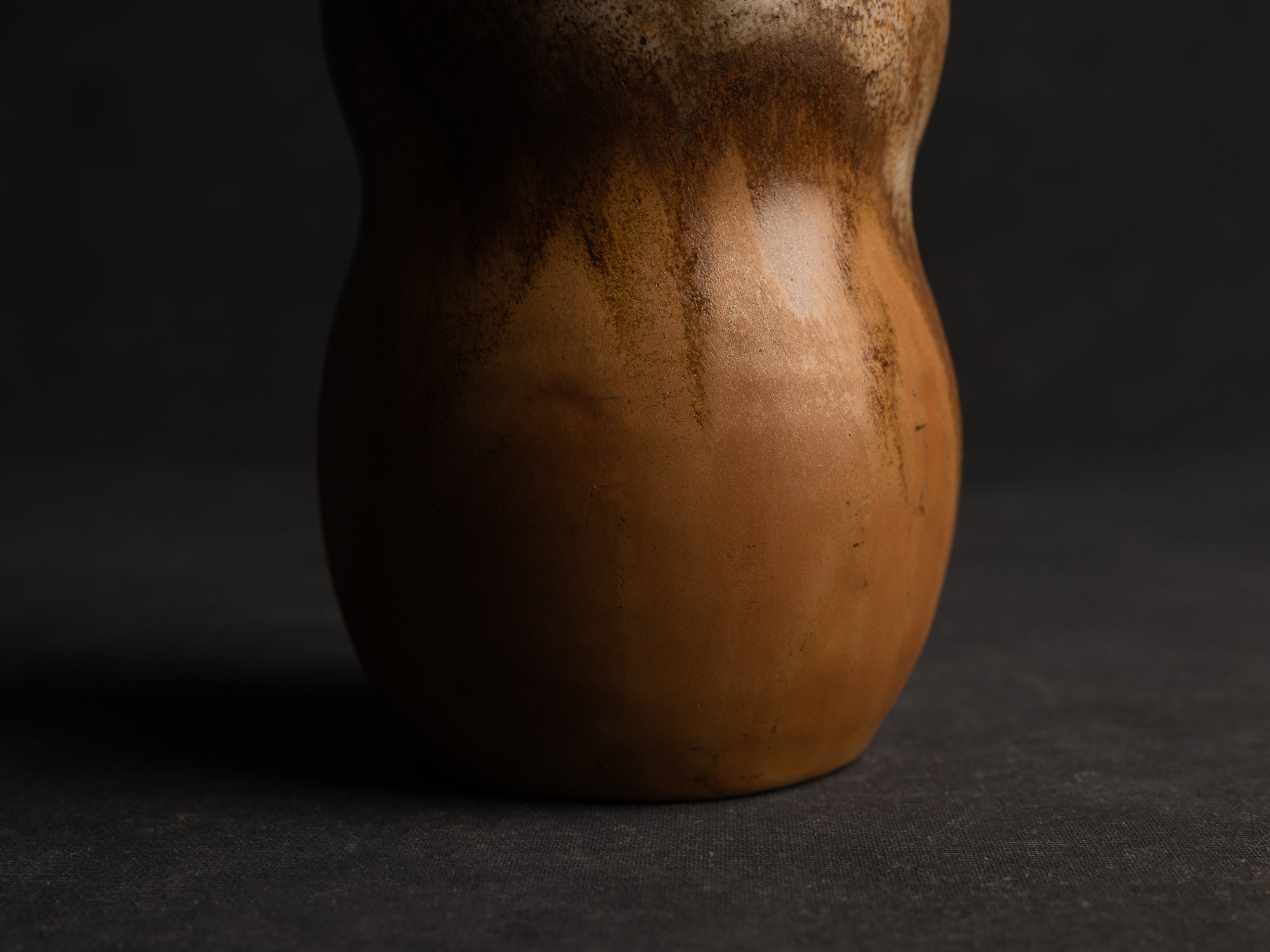 Vase bilobé en grès japonisant de Léon Pointu, Atelier Pointu, France (vers 1910-25)..School of Carriès, hyotan gourd-shaped japonisme stoneware vase by Léon Pointu, Atelier Pointu, France (circa 1910-25)