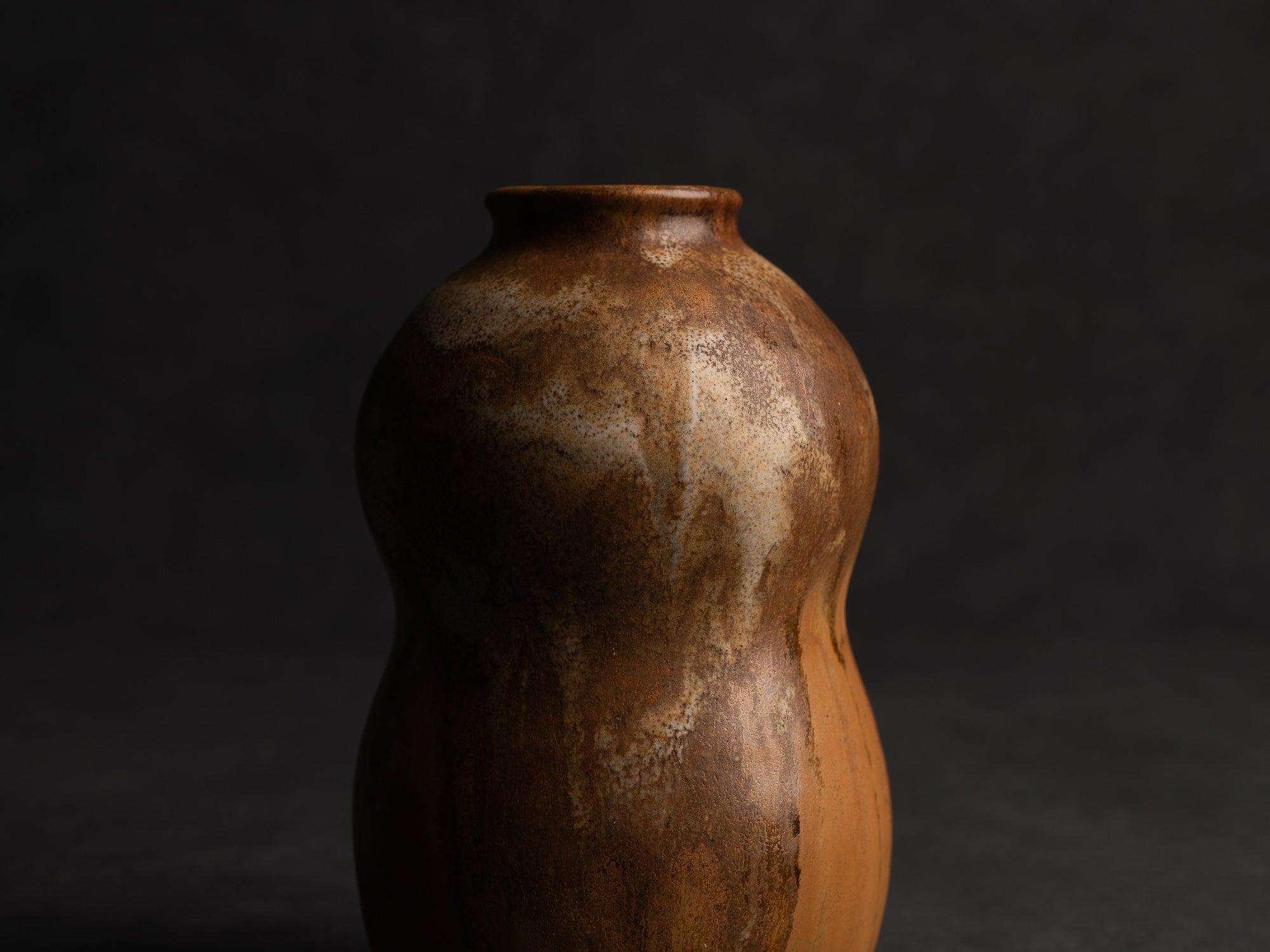 Vase bilobé en grès japonisant de Léon Pointu, Atelier Pointu, France (vers 1910-25)..School of Carriès, hyotan gourd-shaped japonisme stoneware vase by Léon Pointu, Atelier Pointu, France (circa 1910-25)