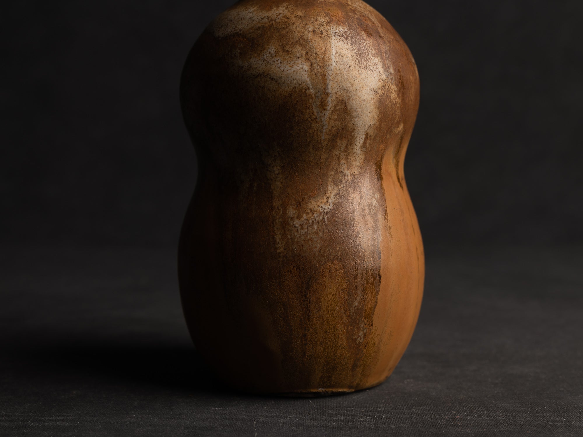 Vase bilobé en grès japonisant de Léon Pointu, Atelier Pointu, France (vers 1910-25)..School of Carriès, hyotan gourd-shaped japonisme stoneware vase by Léon Pointu, Atelier Pointu, France (circa 1910-25)