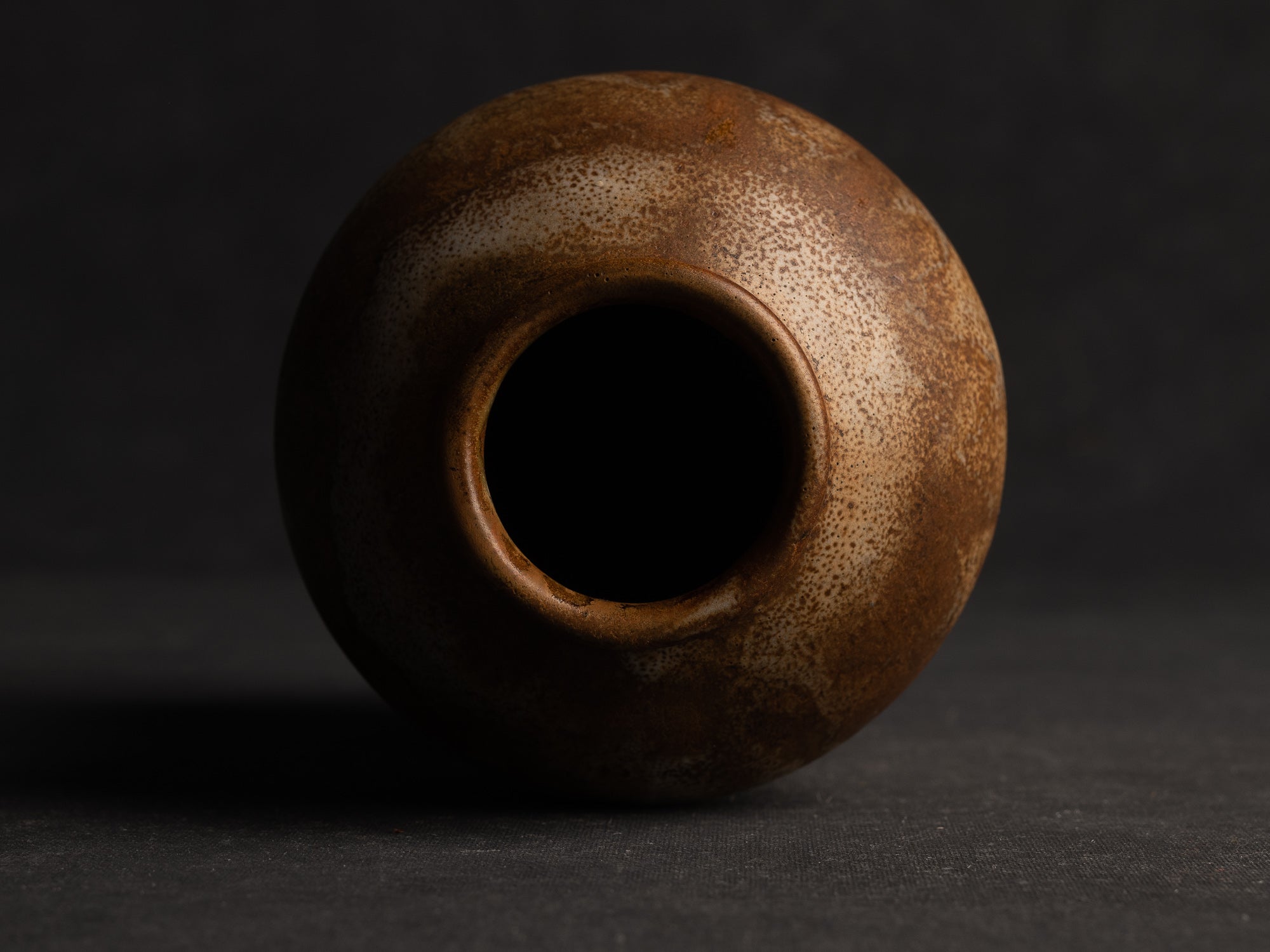 Vase bilobé en grès japonisant de Léon Pointu, Atelier Pointu, France (vers 1910-25)..School of Carriès, hyotan gourd-shaped japonisme stoneware vase by Léon Pointu, Atelier Pointu, France (circa 1910-25)