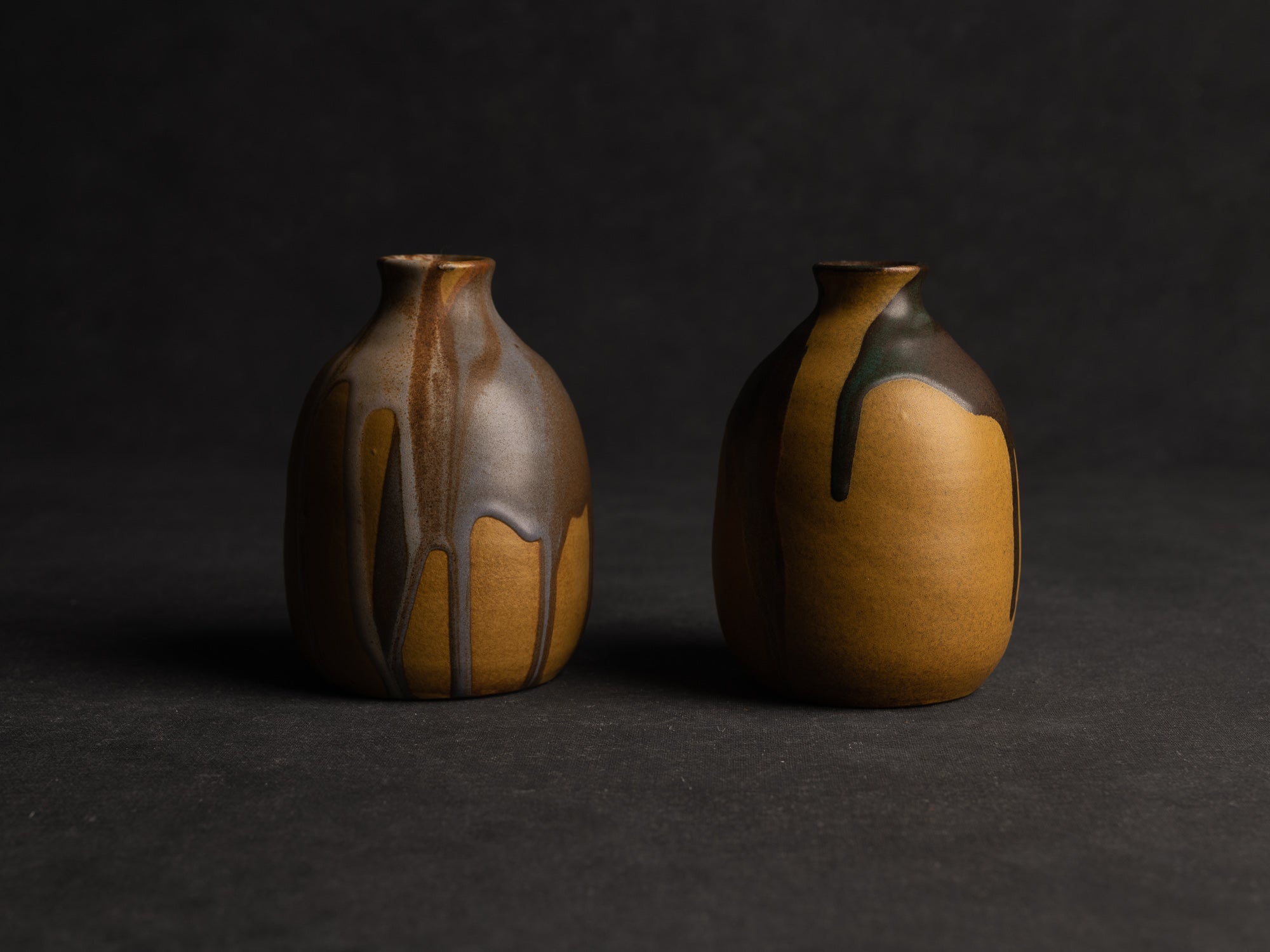 Duo de vases, petites bouteilles en grès japonisant de Léon Pointu, Atelier Pointu, France (vers 1910-25)..School of Carriès, japonisme tokkuri-shape stoneware bottle vases duet by Léon Pointu, Atelier Pointu, France (circa 1910-25)